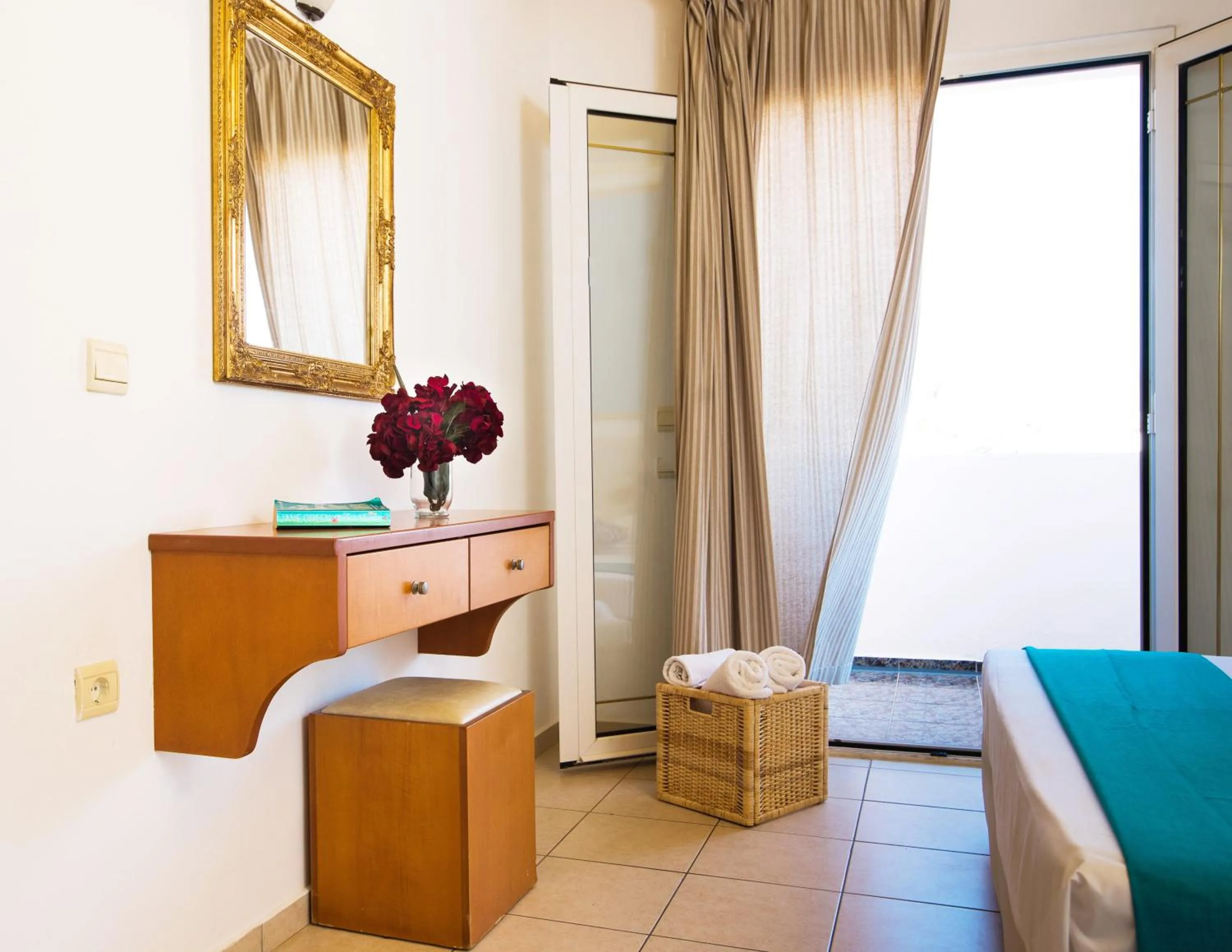 Bedroom in Yiannis Manos Hotel Resort