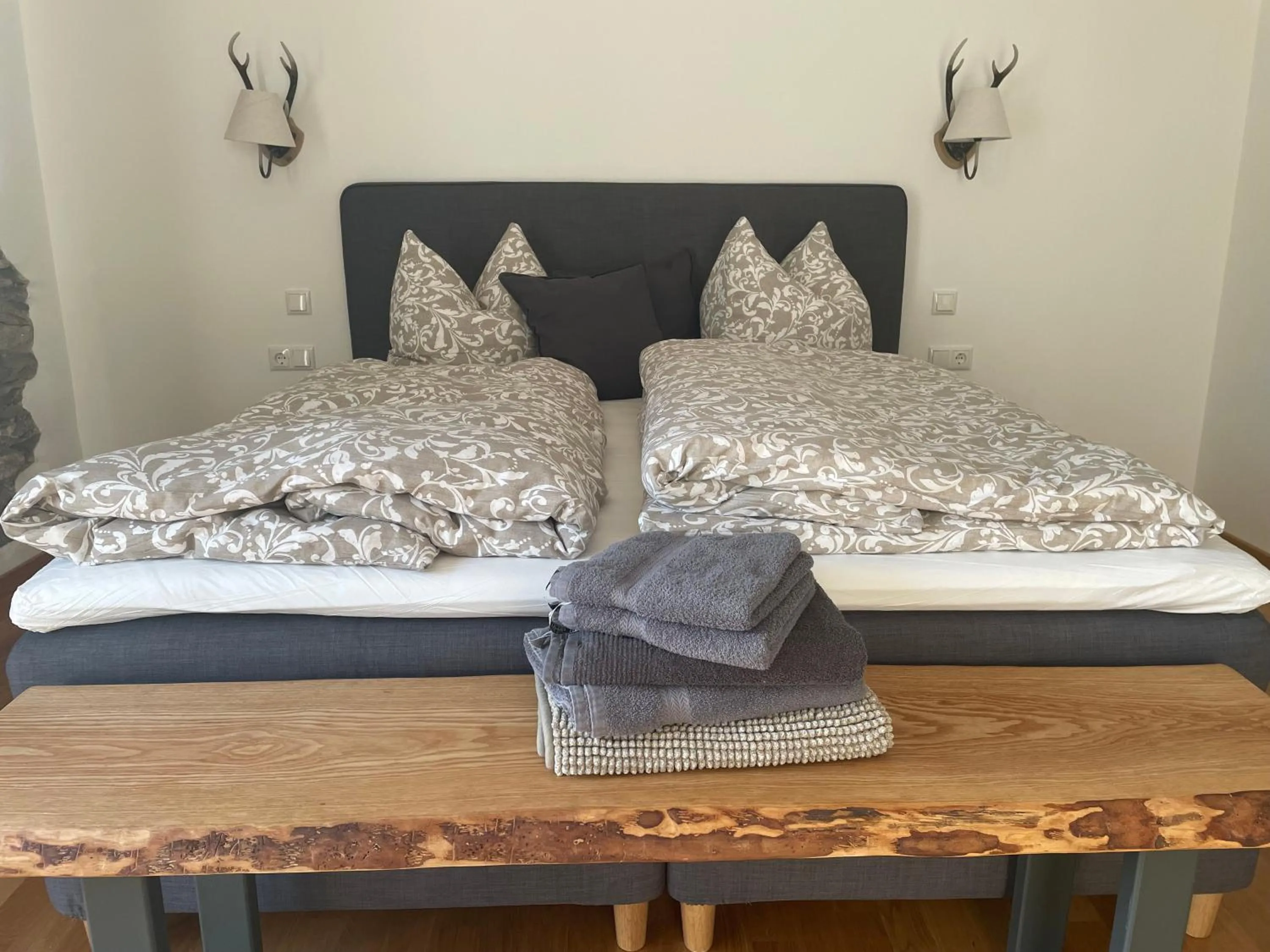 Bed in Gästehaus Lausnitz Zimmer