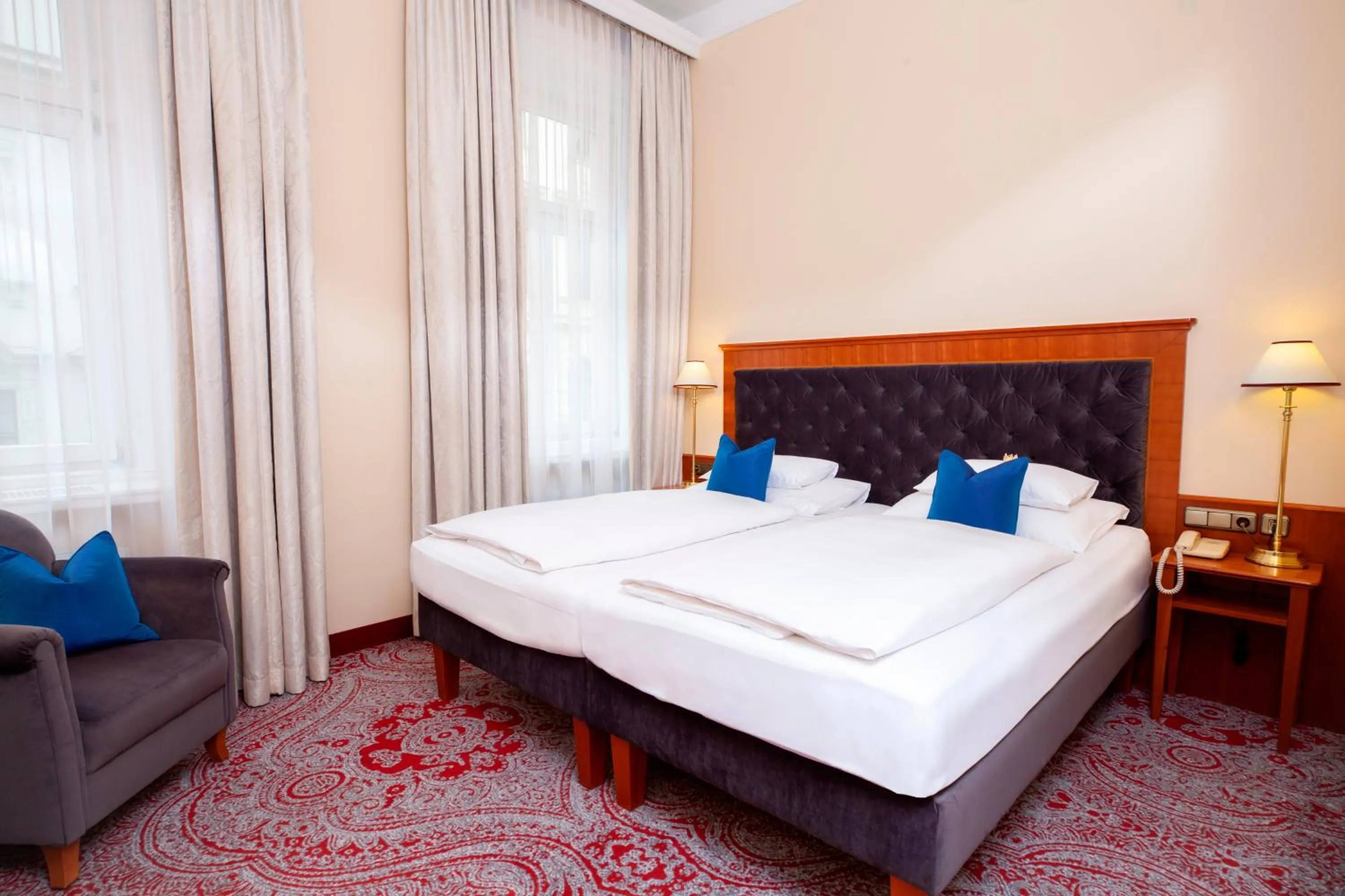 Bed in Hotel Kaiserhof Wien