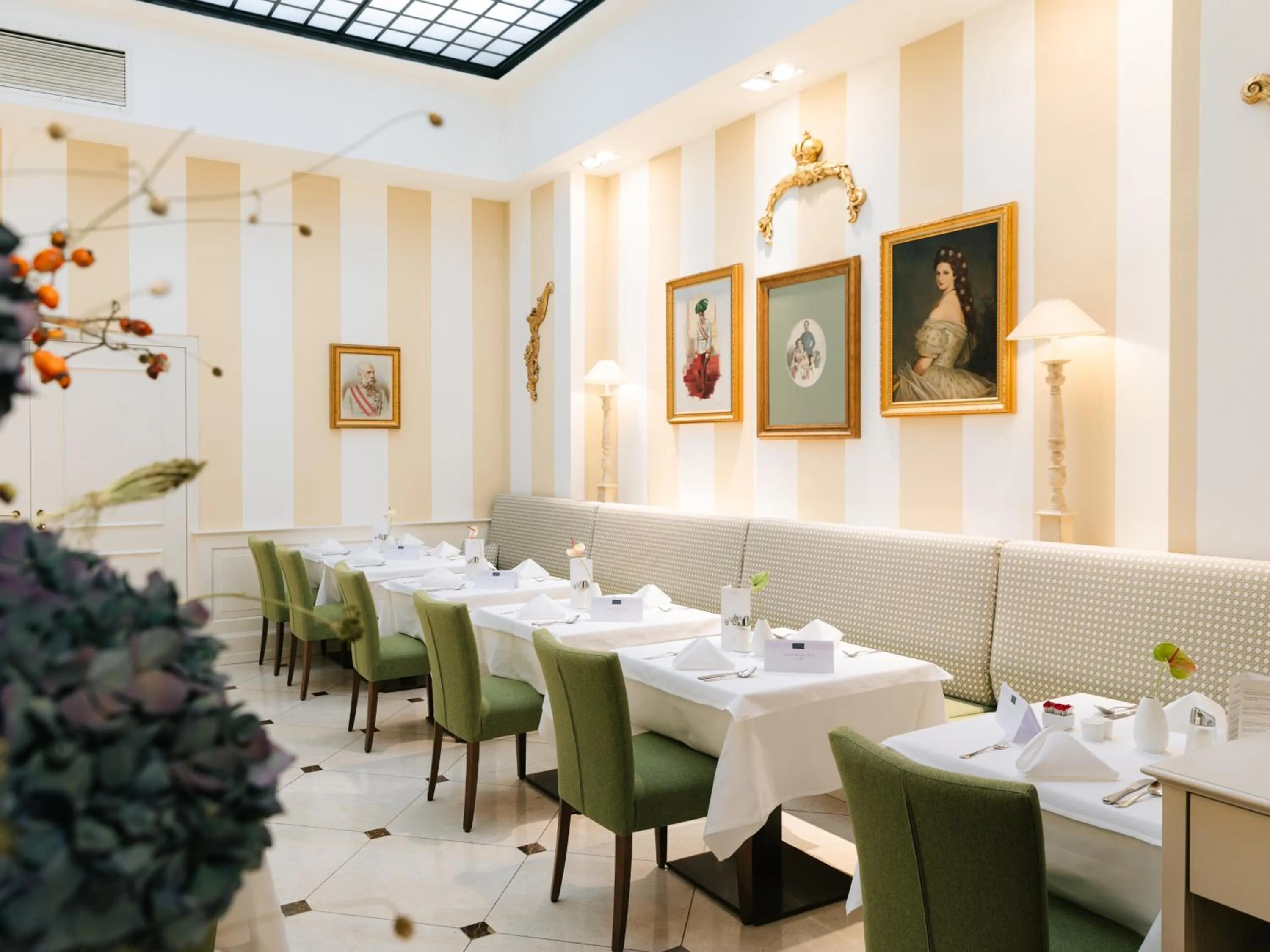 Restaurant/places to eat in Hotel Kaiserhof Wien