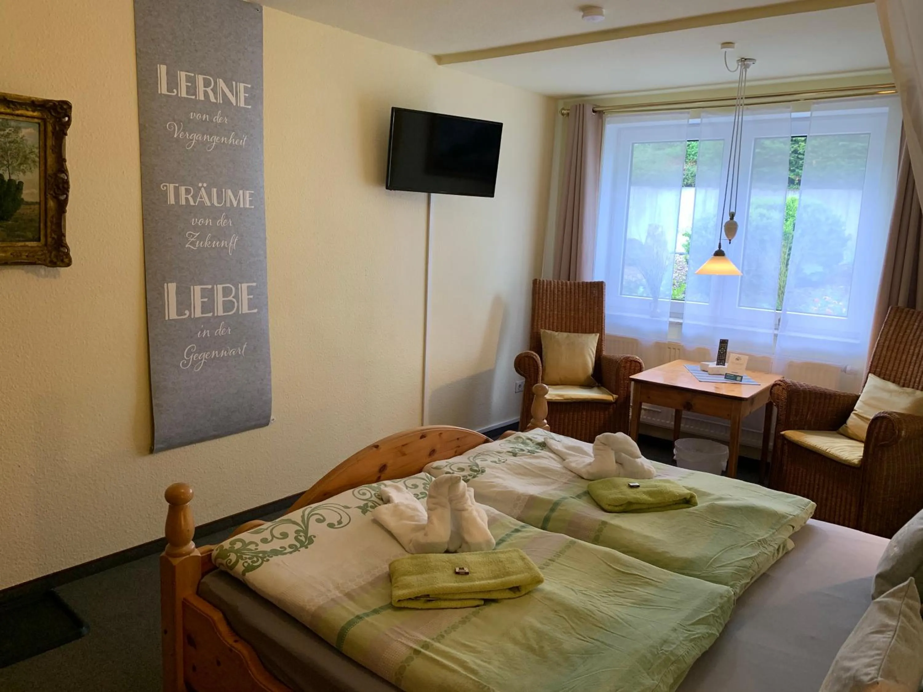 Photo of the whole room, Bed in Hotel-Pension Teutonia