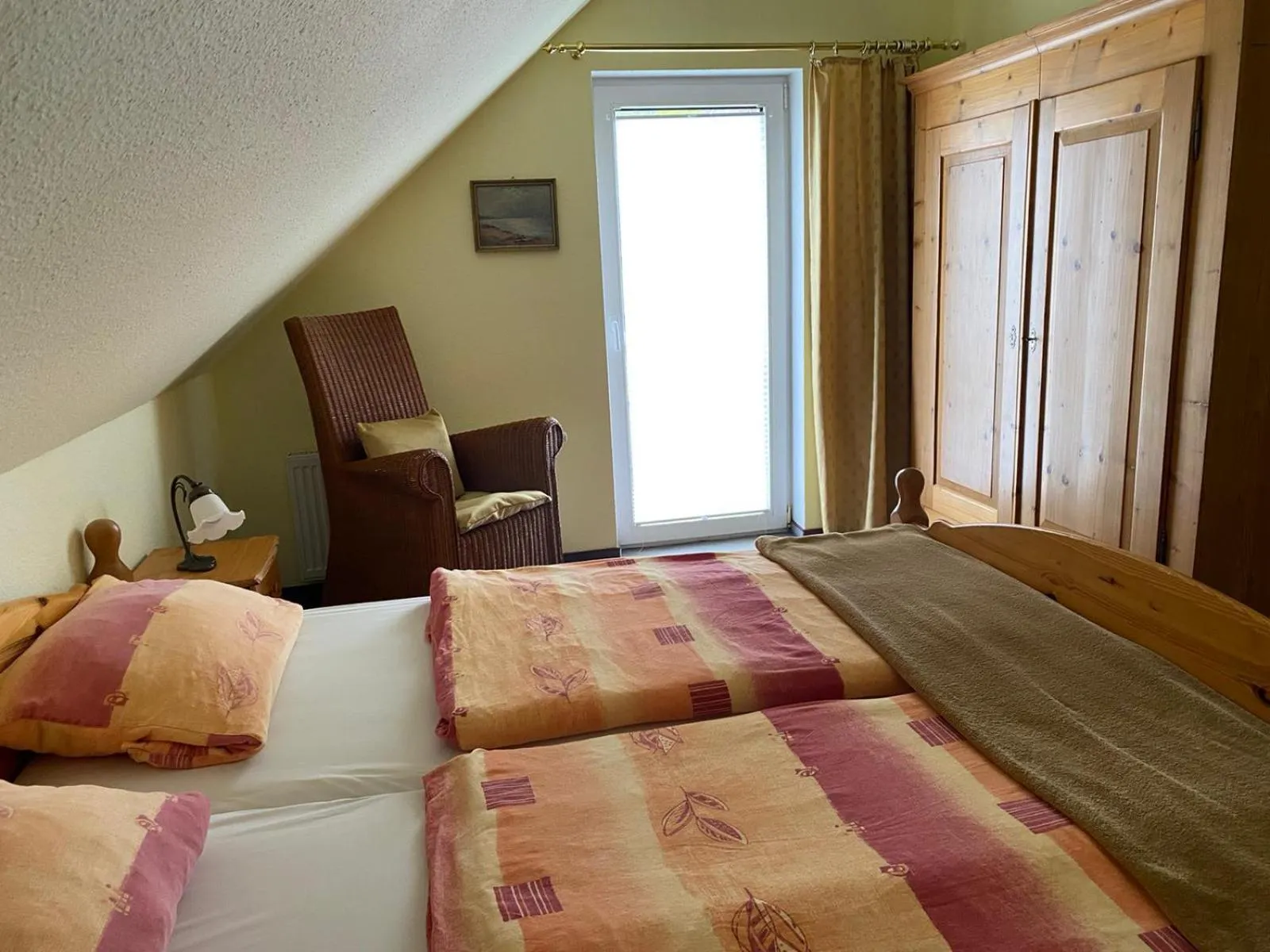Photo of the whole room, Bed in Hotel-Pension Teutonia