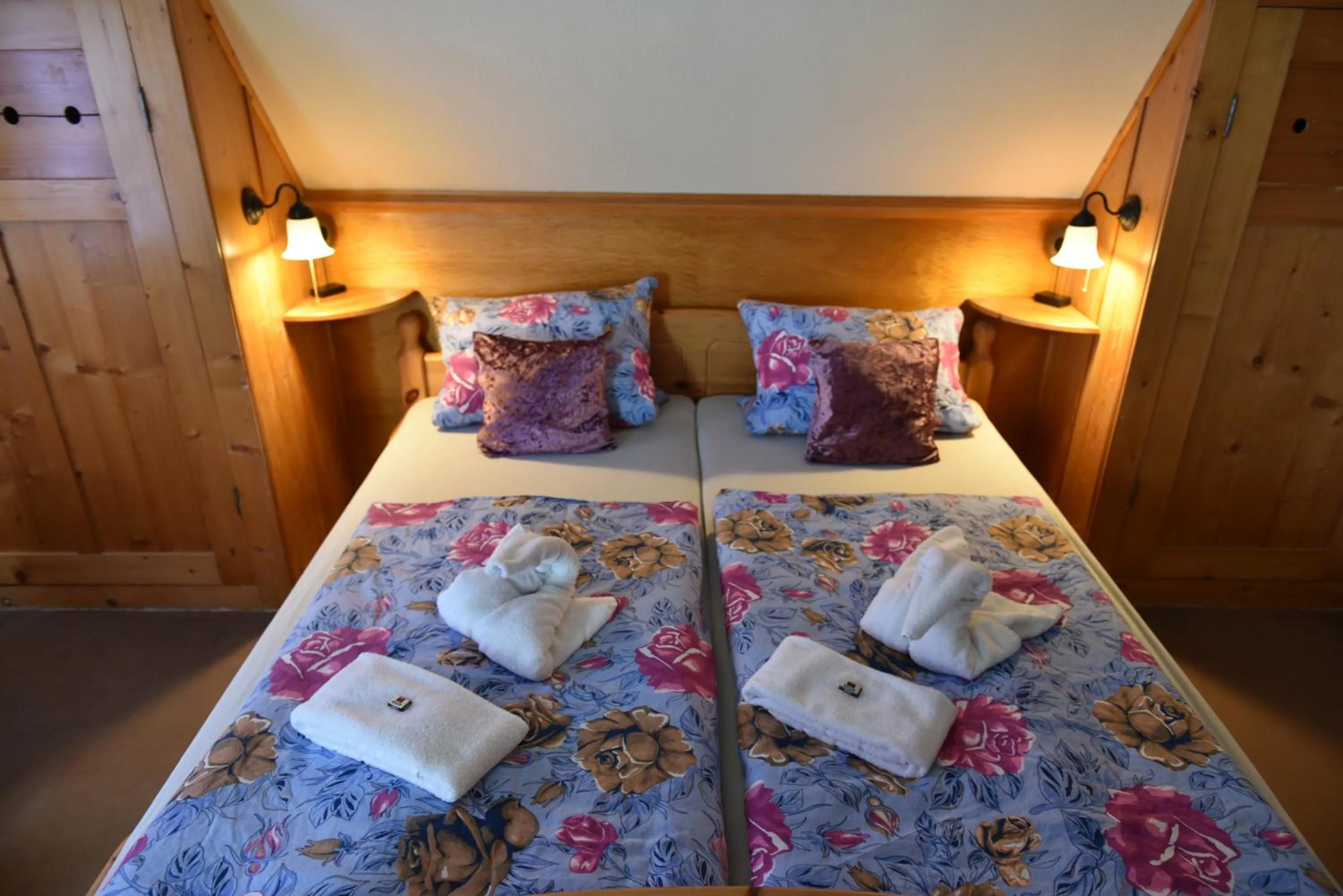 Photo of the whole room, Bed in Hotel-Pension Teutonia