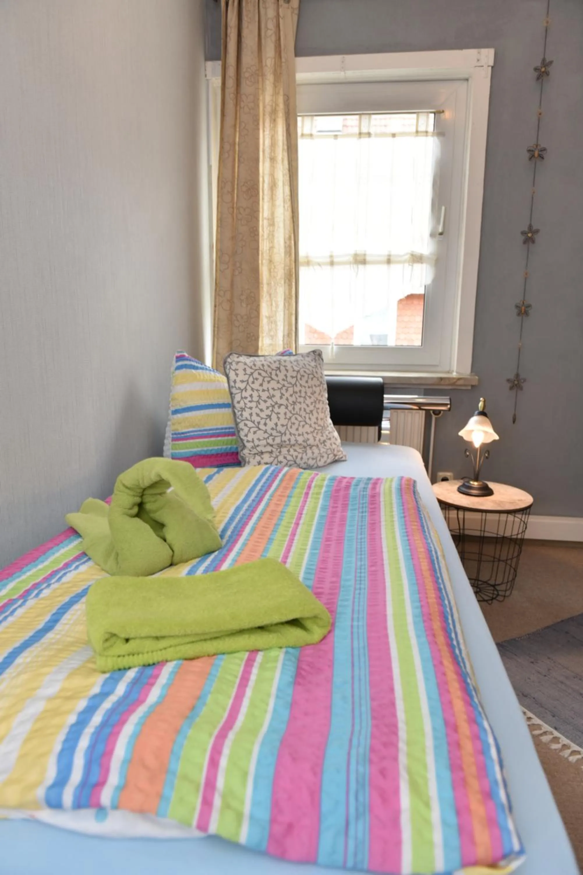 Photo of the whole room, Bed in Hotel-Pension Teutonia