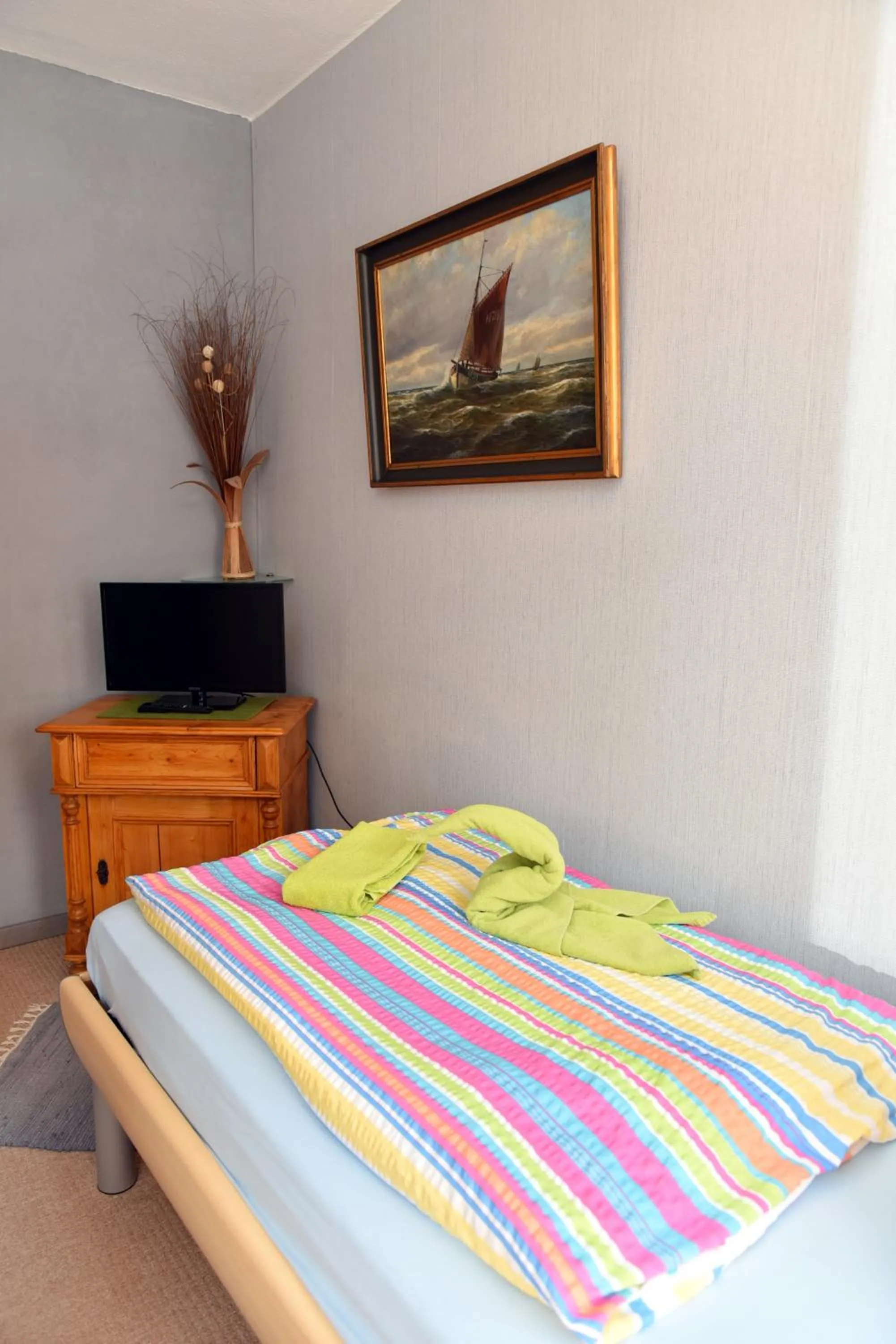 Photo of the whole room, Bed in Hotel-Pension Teutonia