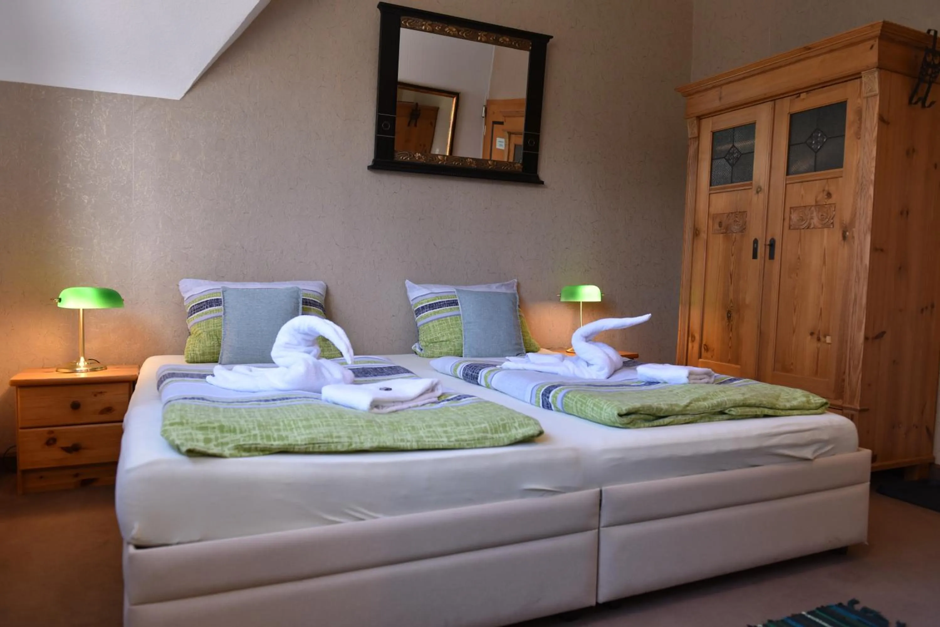 Photo of the whole room, Bed in Hotel-Pension Teutonia