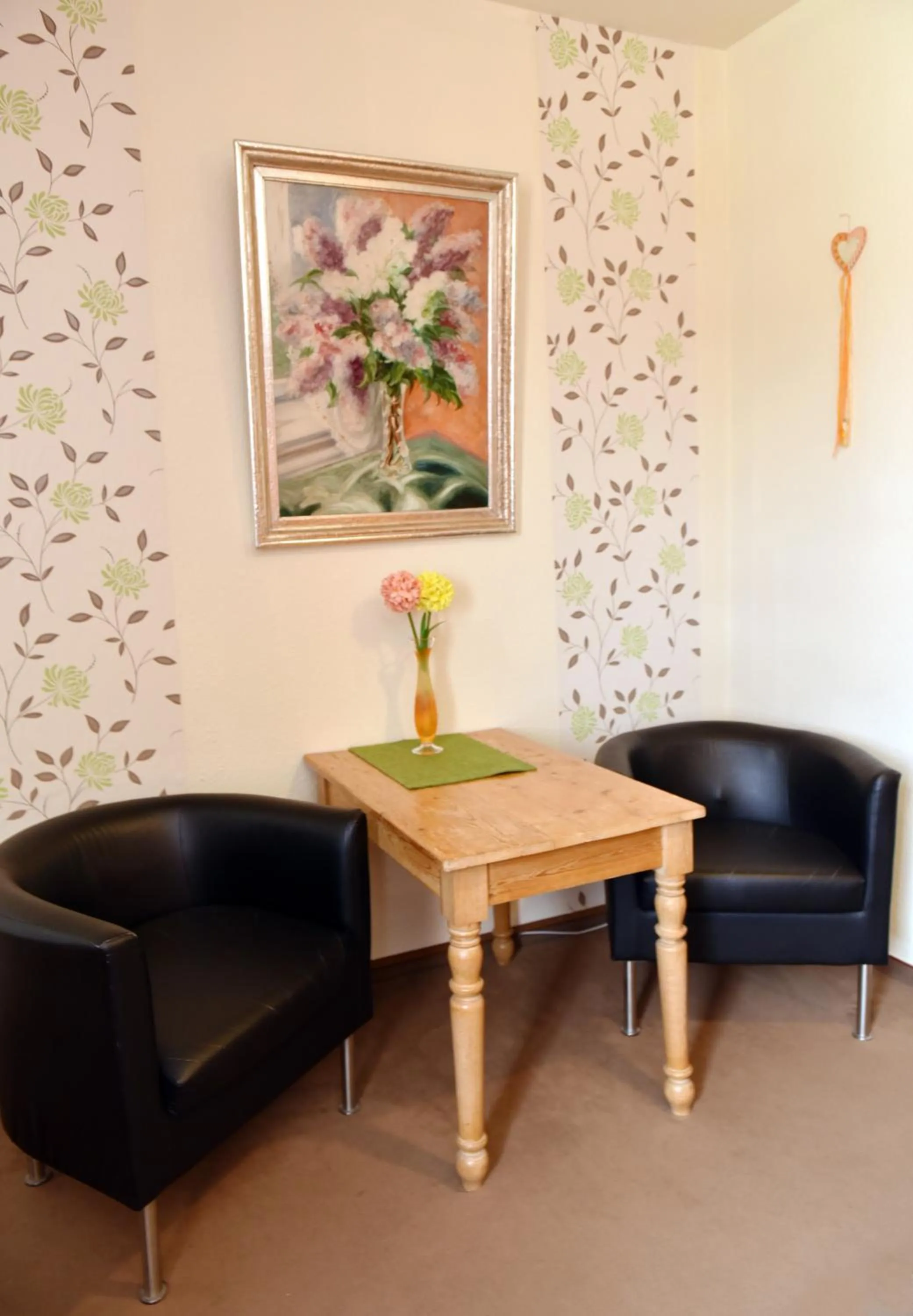 Photo of the whole room in Hotel-Pension Teutonia