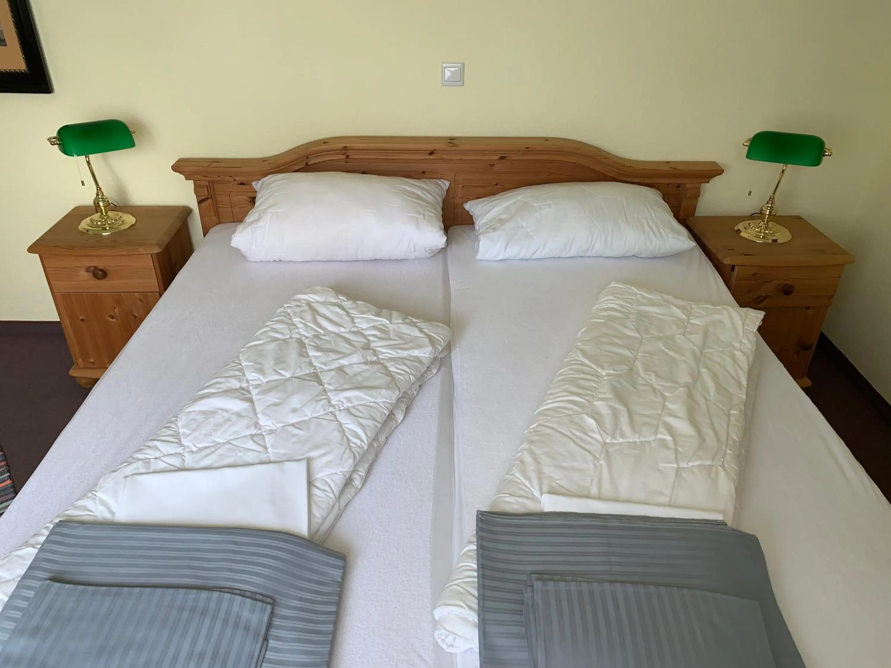 Bedroom, Bed in Hotel-Pension Teutonia