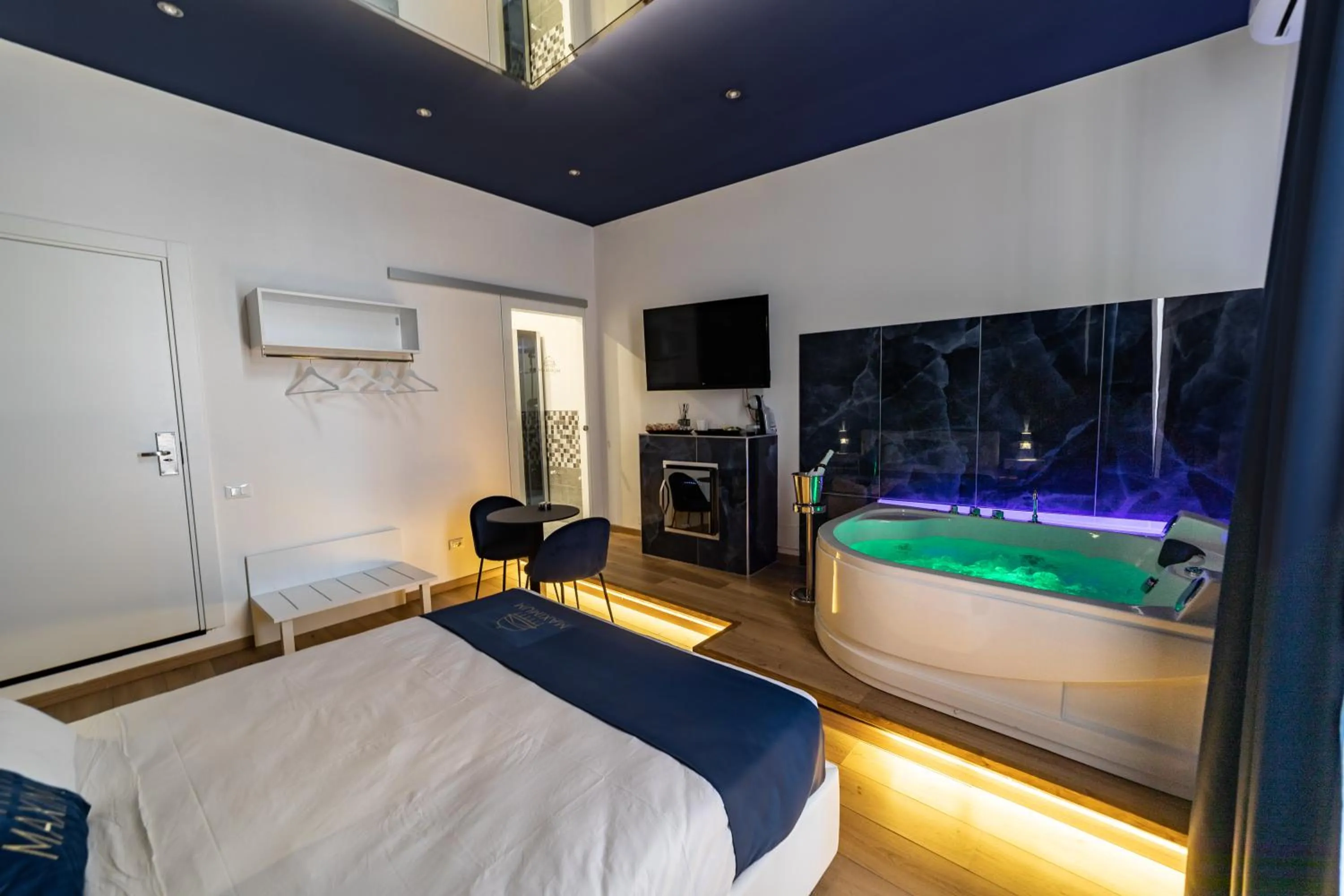 Bed in Maximum Suite & Spa