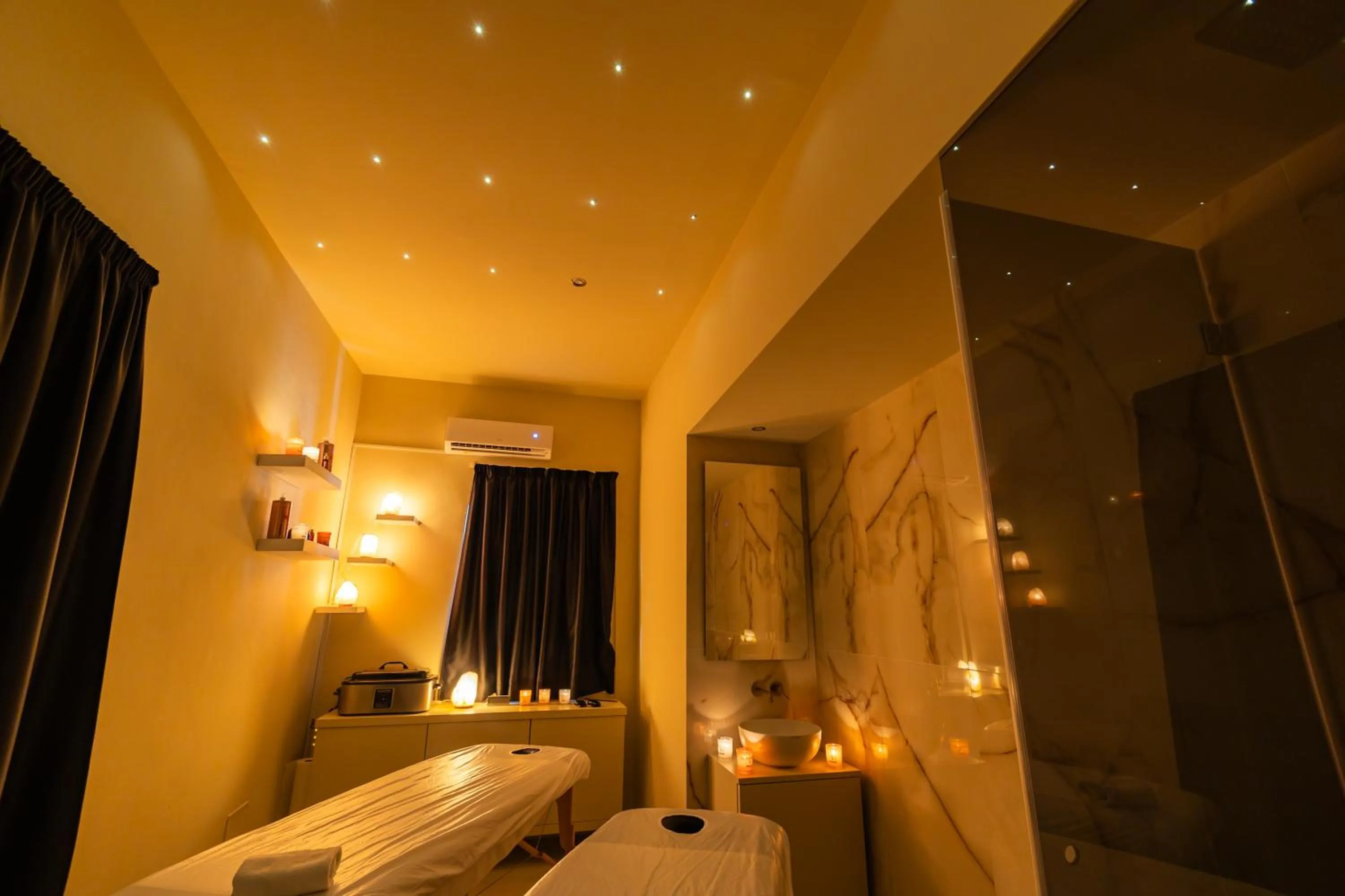 Bed in Maximum Suite & Spa