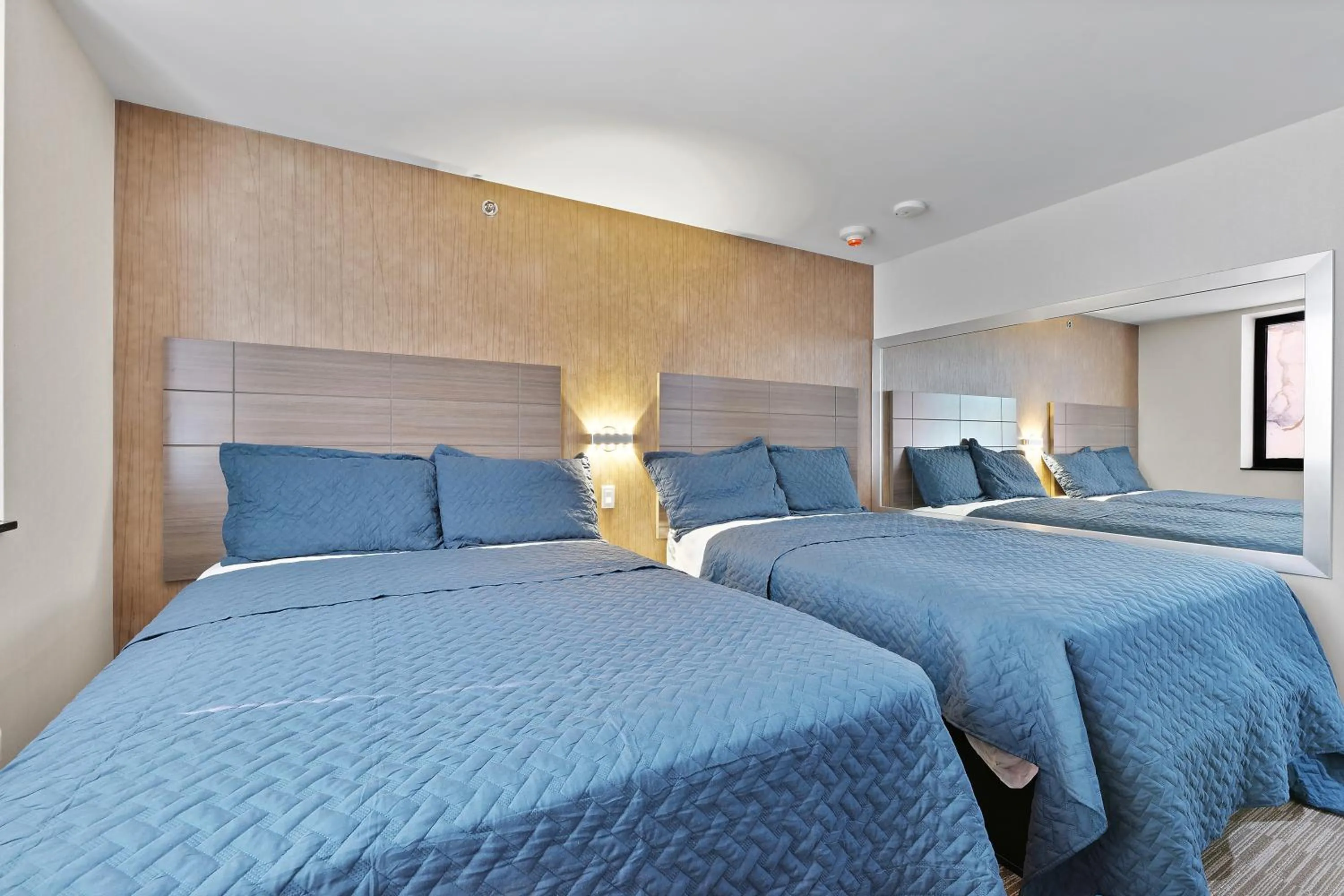 Photo of the whole room, Bed in Casa Blanca Hotel Brooklyn Downtown