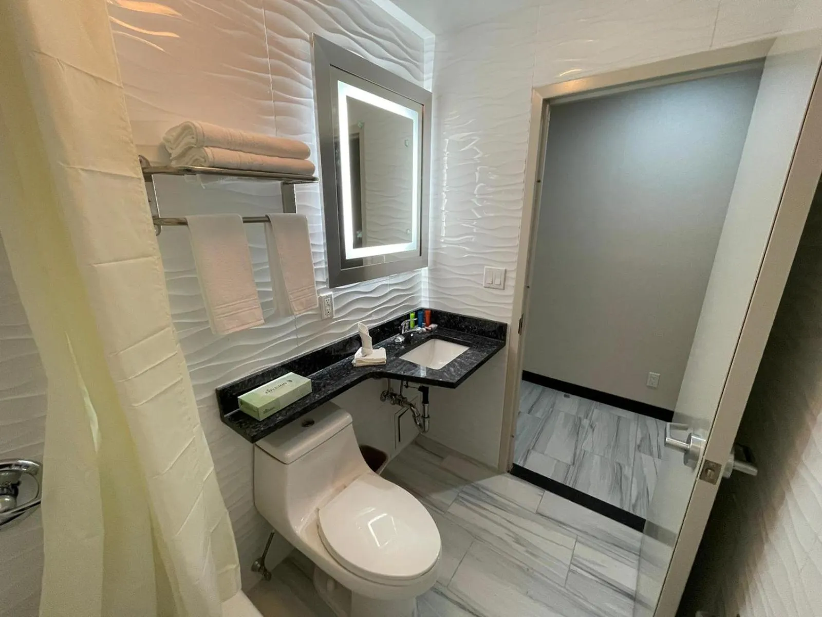 Bathroom in Casa Blanca Hotel Brooklyn Downtown