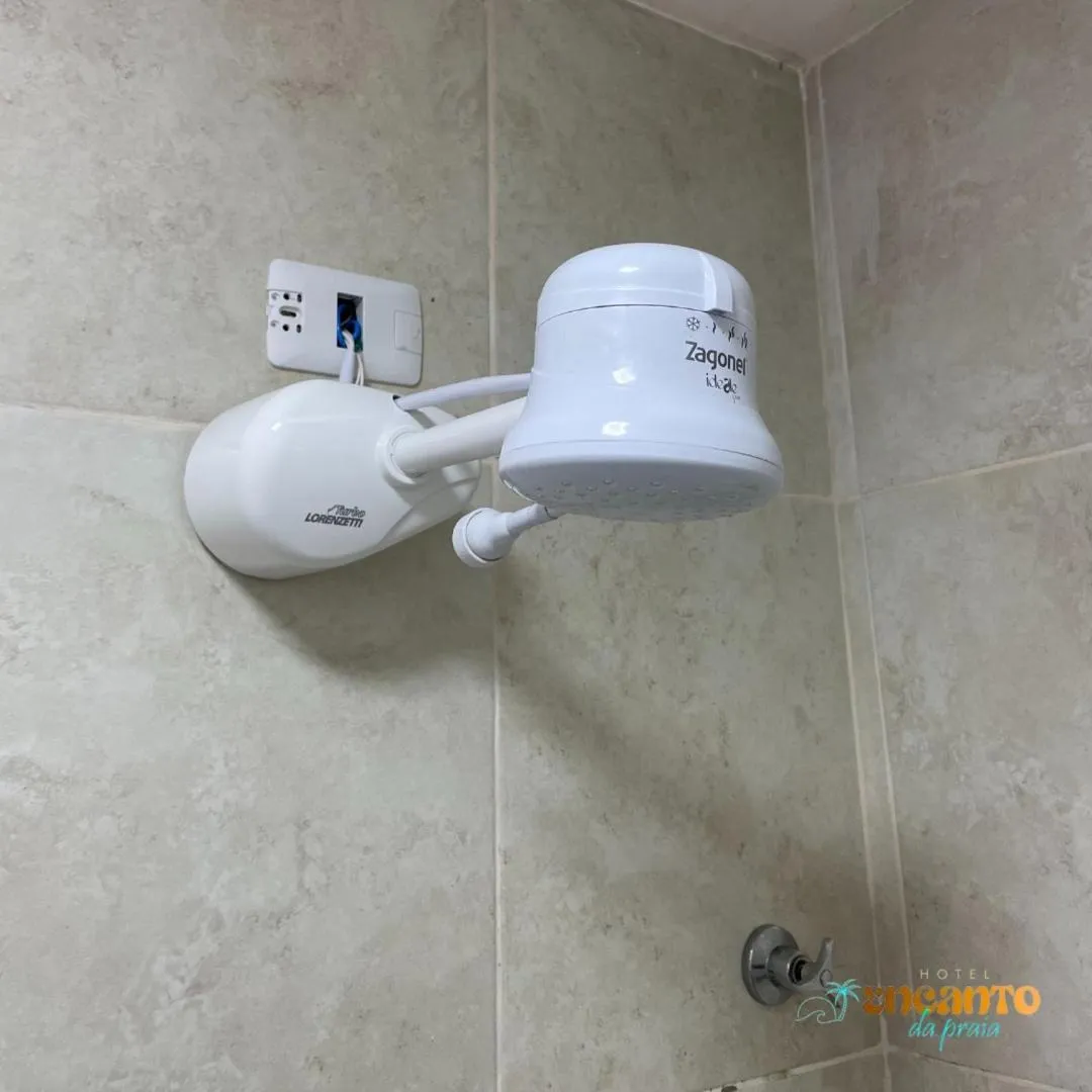 Shower in Encanto da Praia hotel pousada