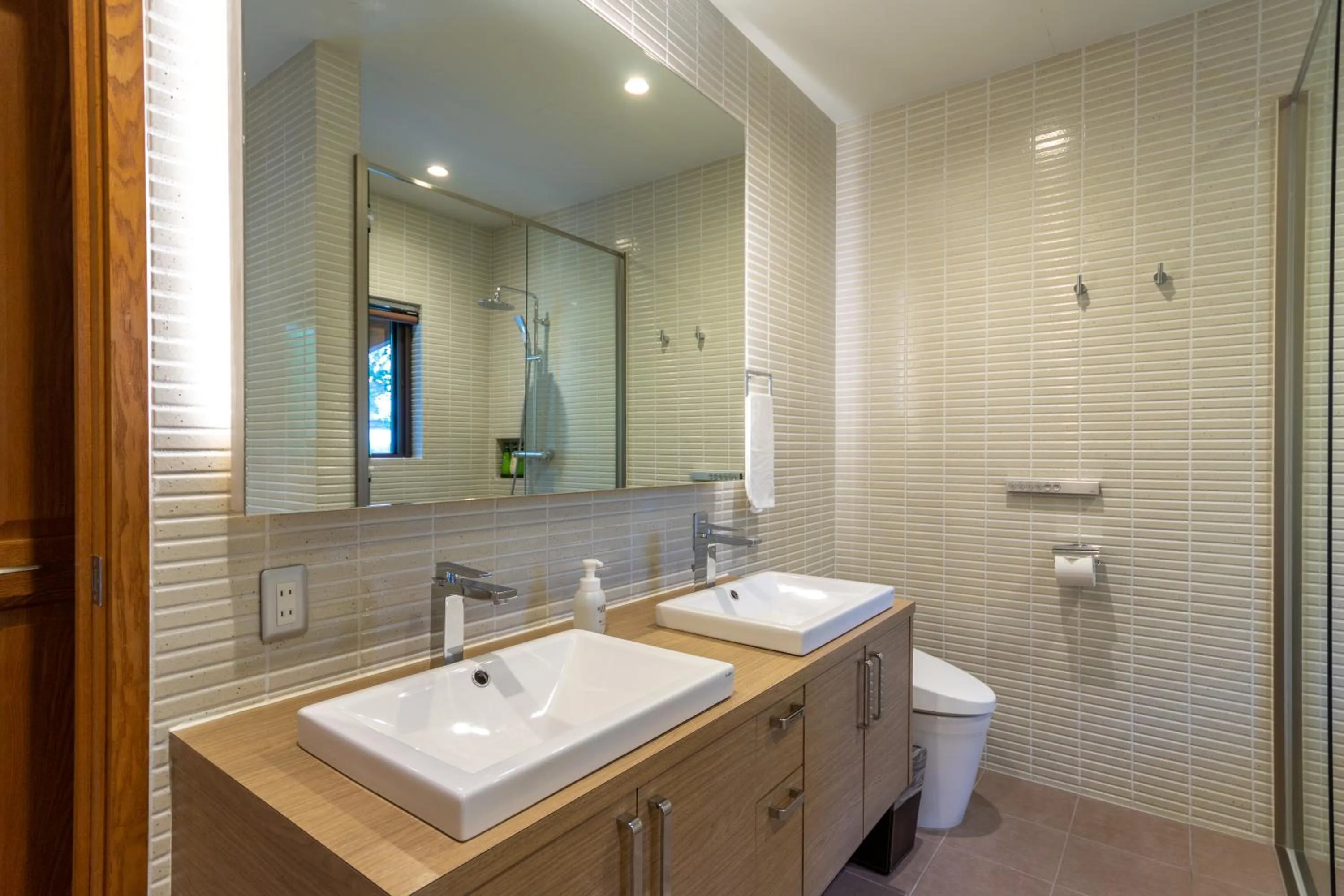 Bathroom in Starchase by H2 Life