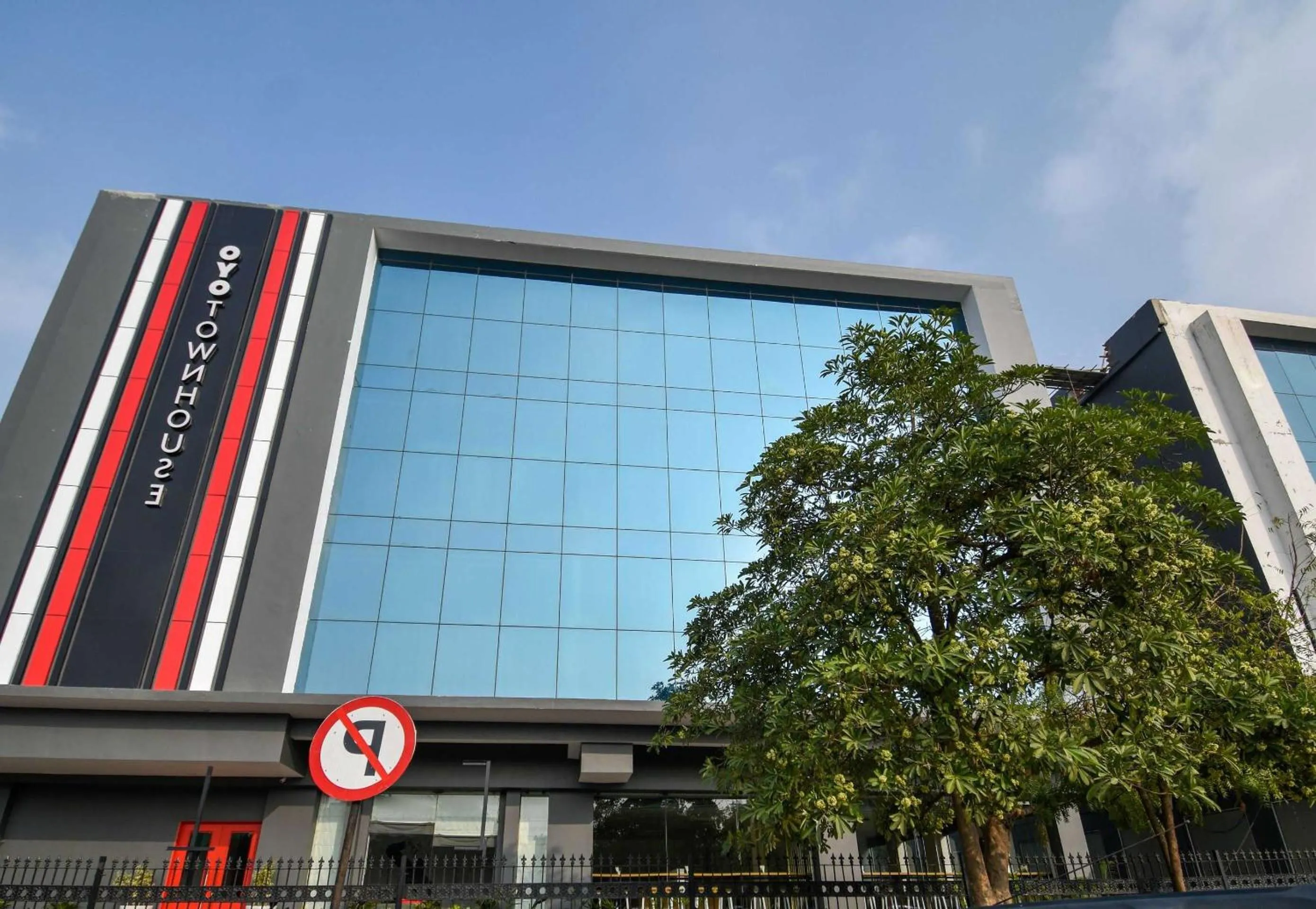 Facade/entrance in Hotel O KG Estate