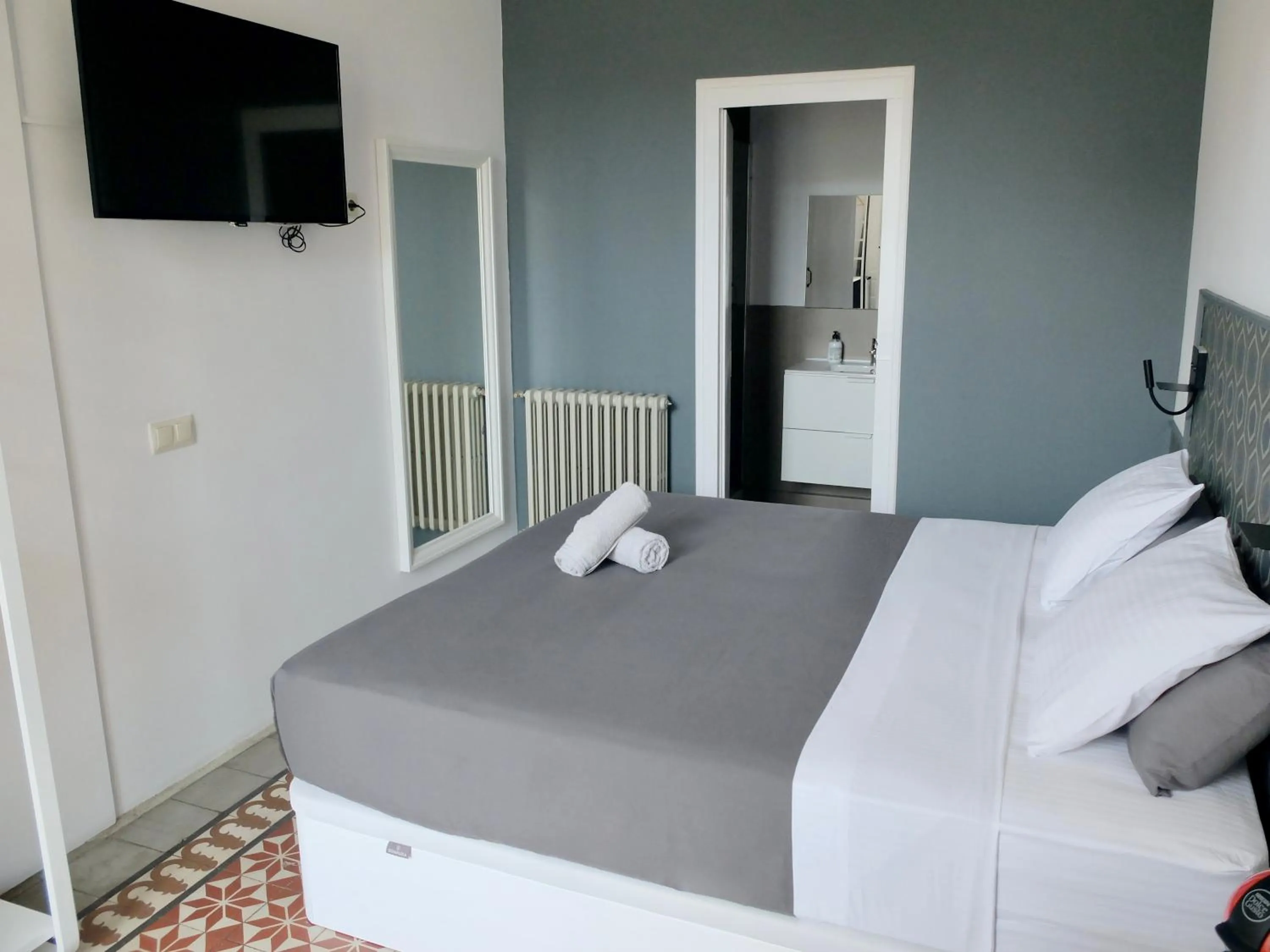 Bedroom, Bed in Fabrizzio's Petit