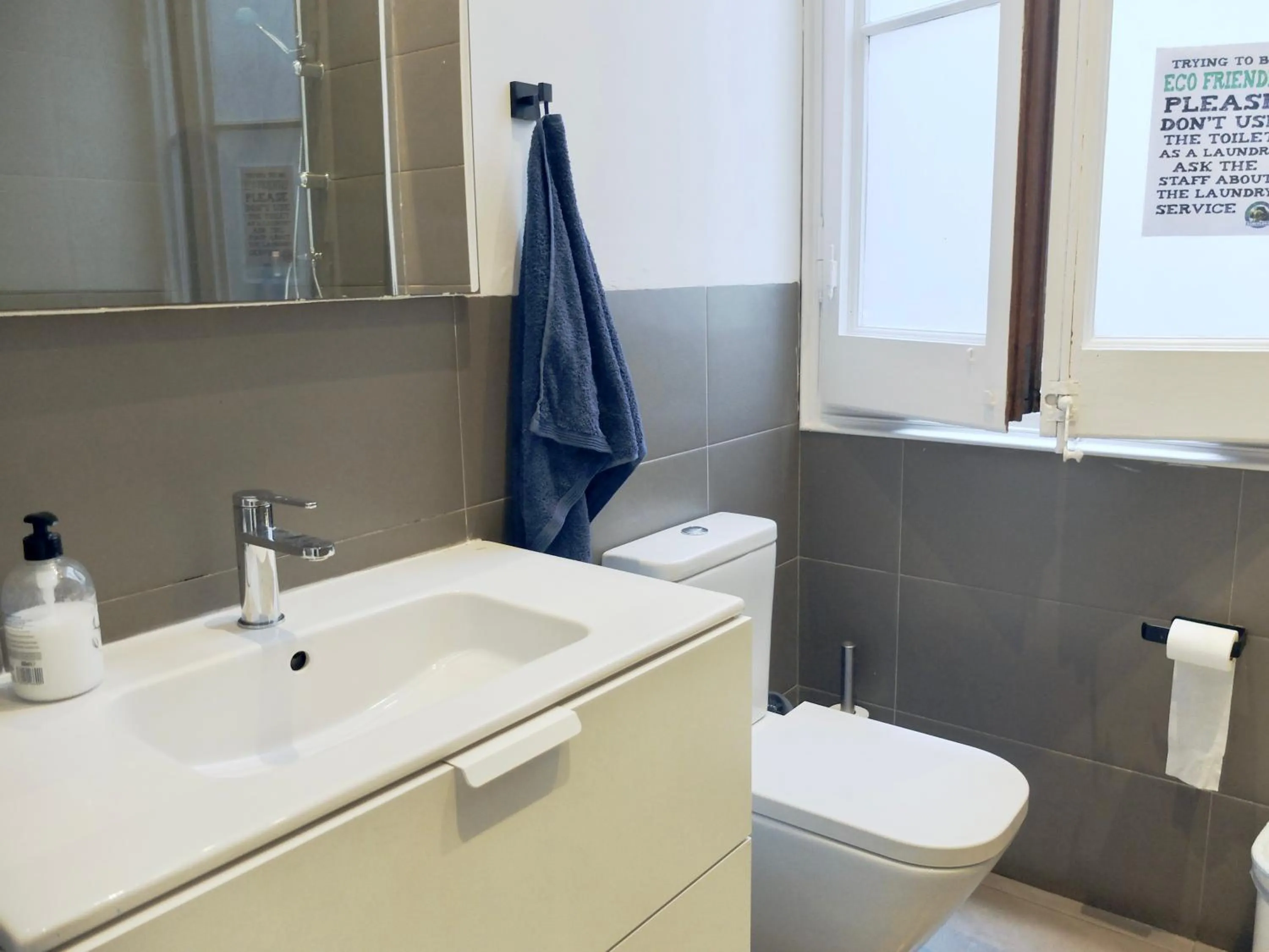 Toilet in Fabrizzio's Petit