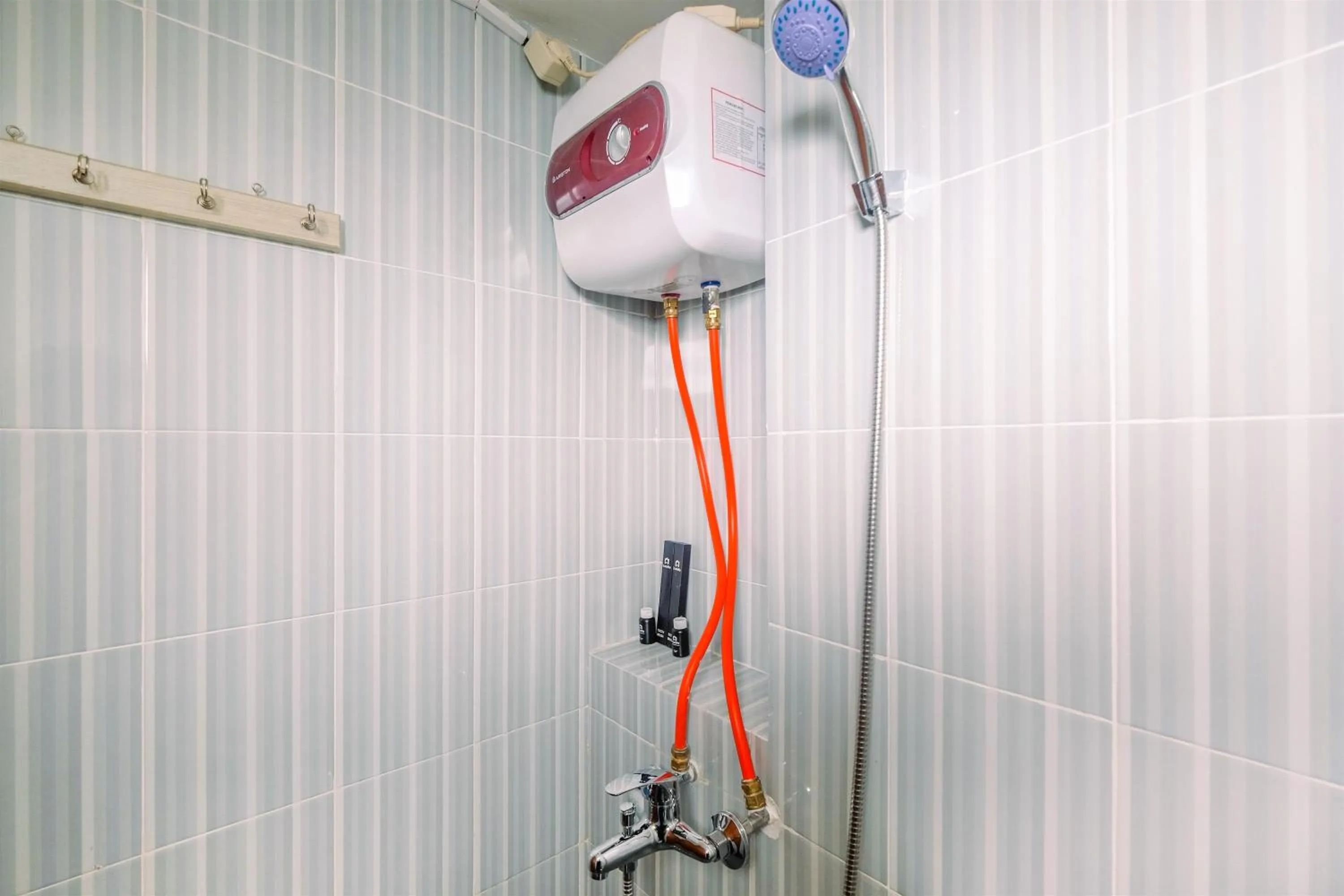 Comfortable 2BR Apartment at Cinere Resort By Travelio