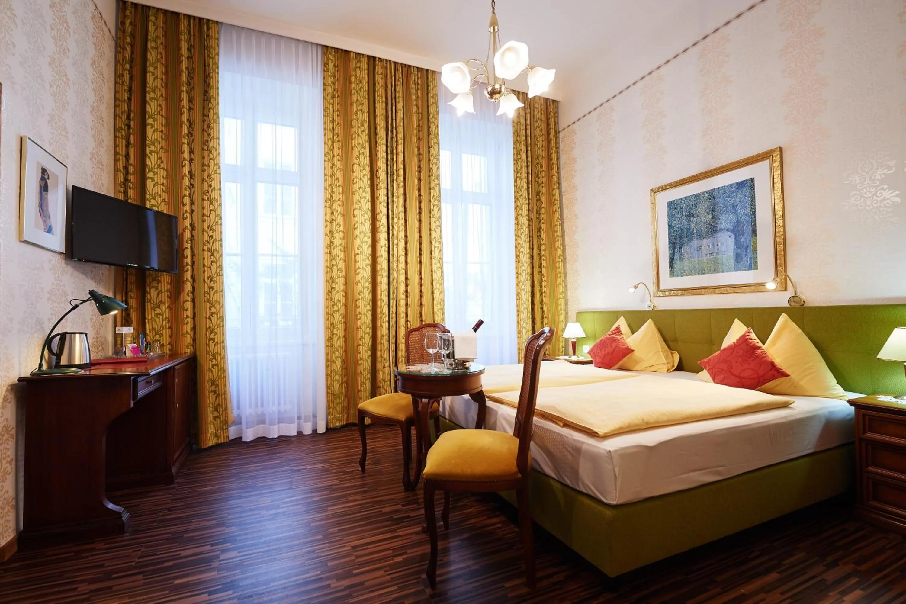 Photo of the whole room, Bed in Hotel Austria - Wien