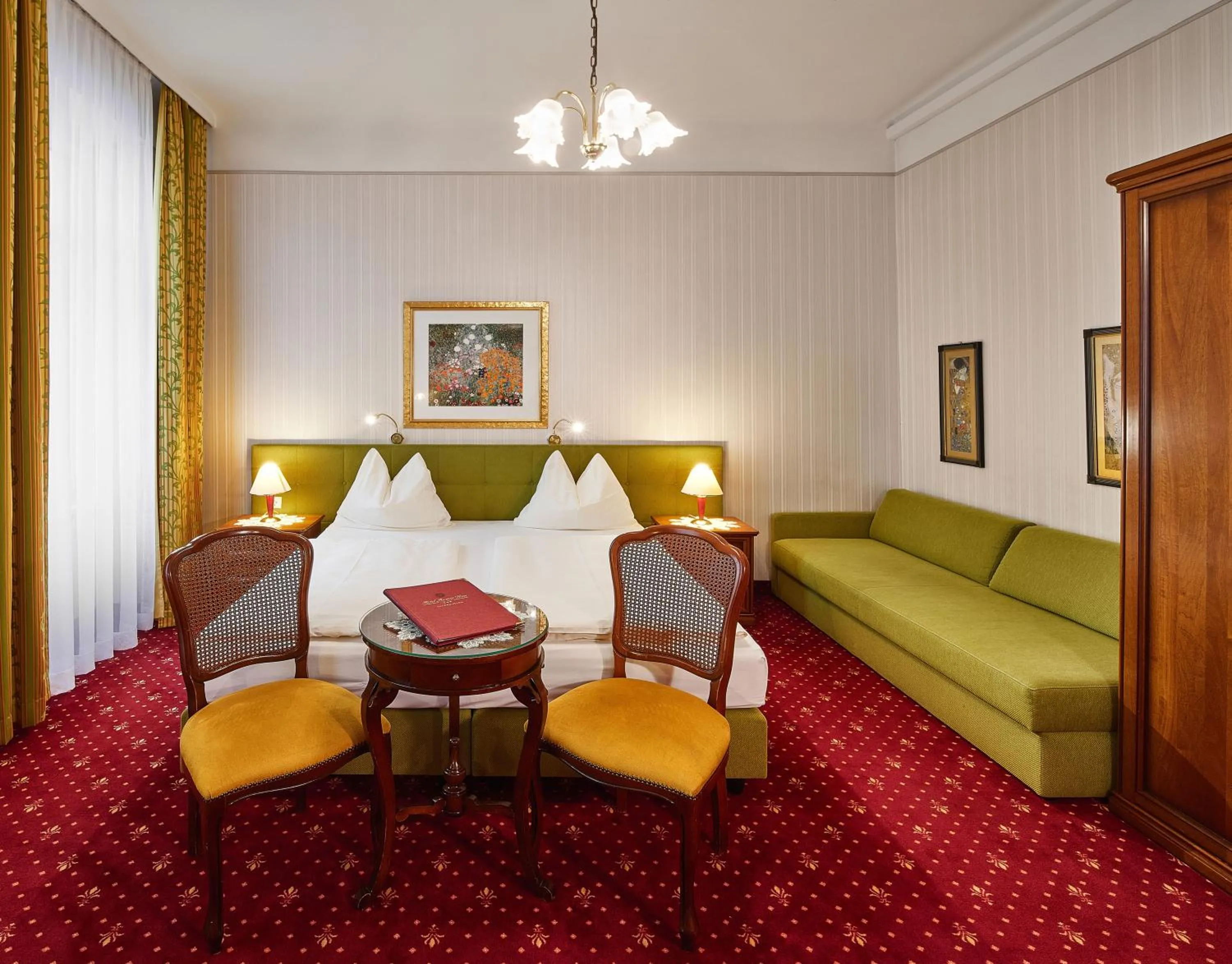 Photo of the whole room in Hotel Austria - Wien