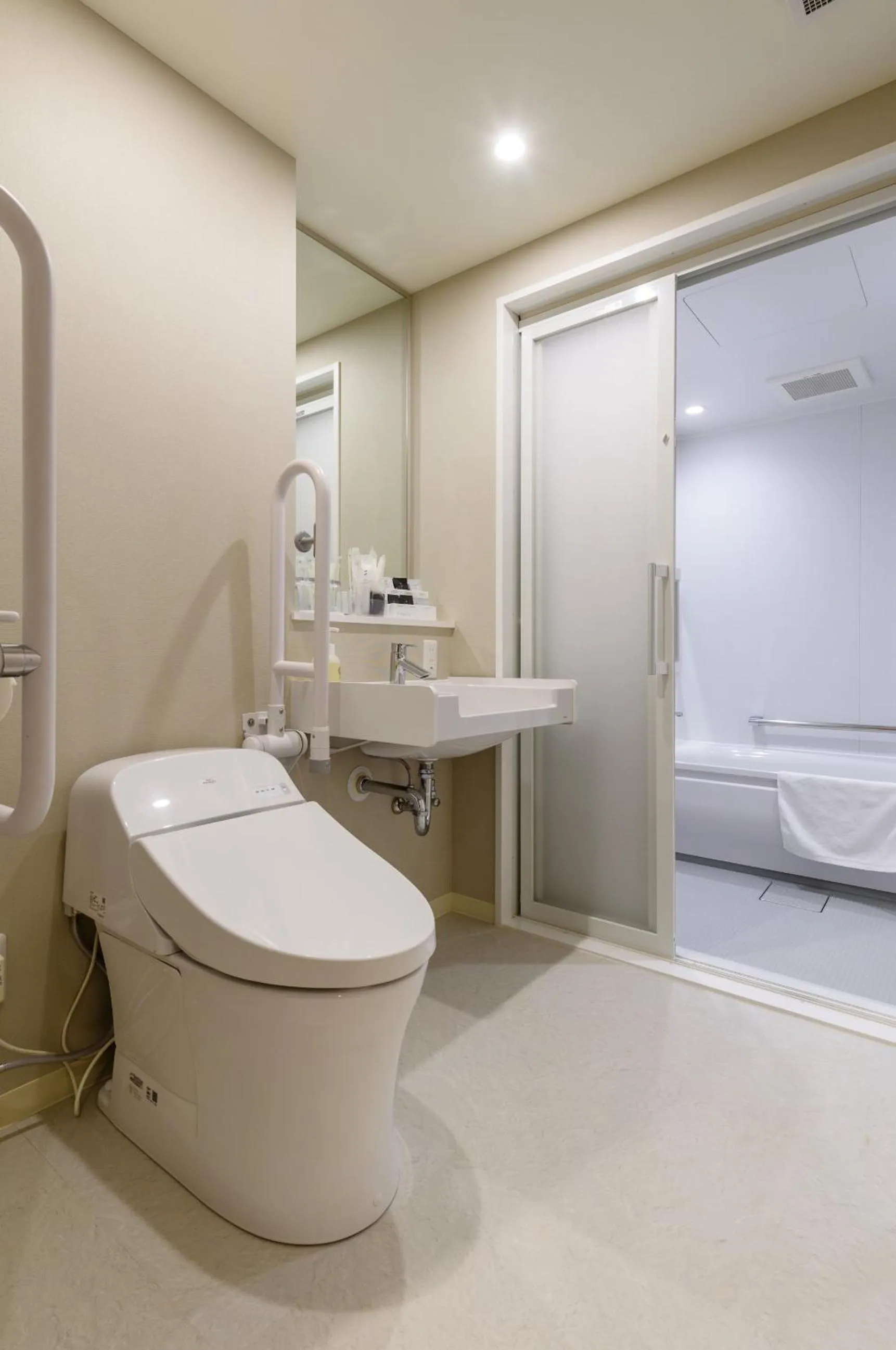 Bath in QuintessaHotel TokyoHaneda Comic&Books