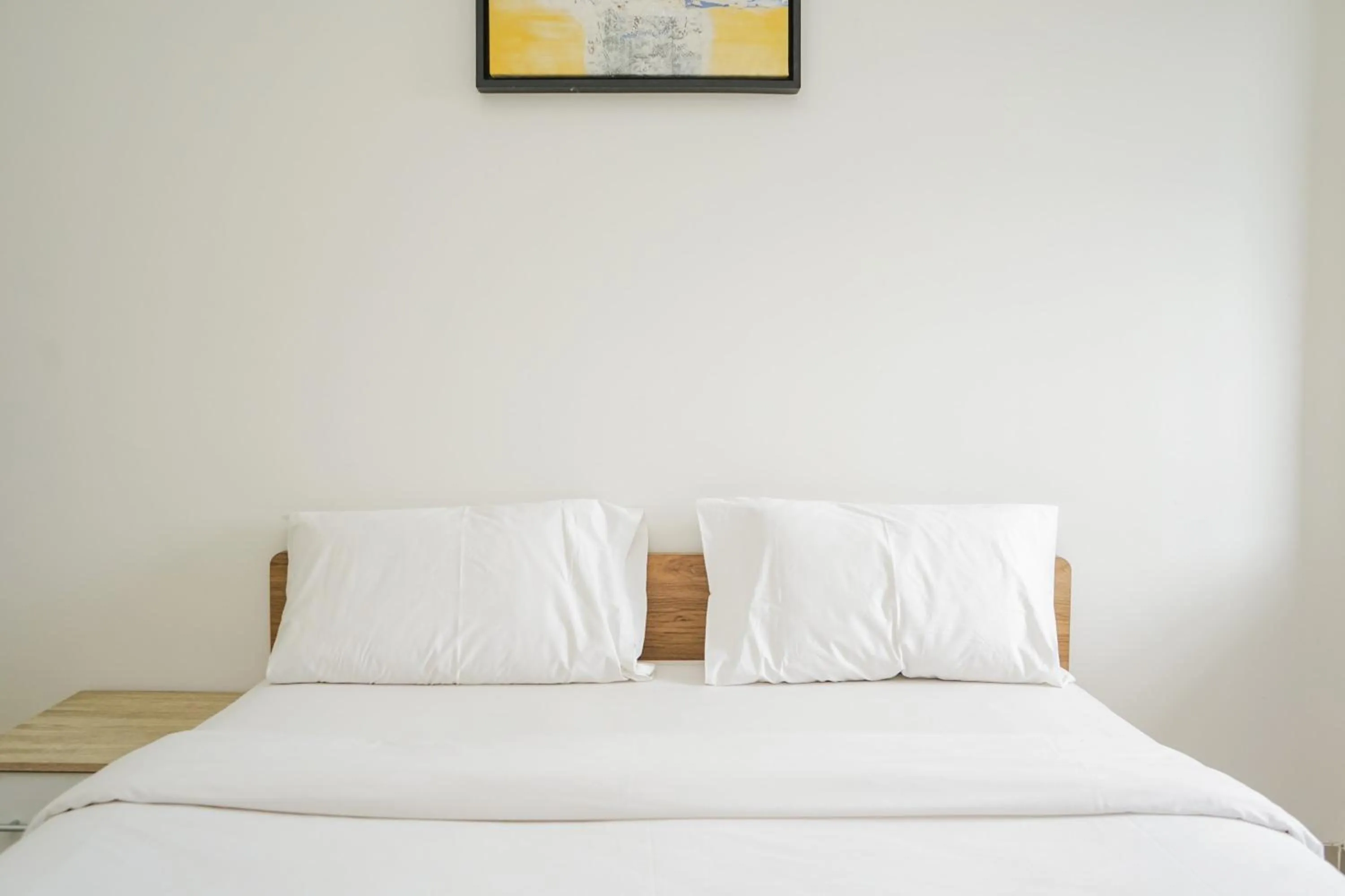 Comfy Studio with Minimalist Design Parkland Avenue Apartment By Travelio