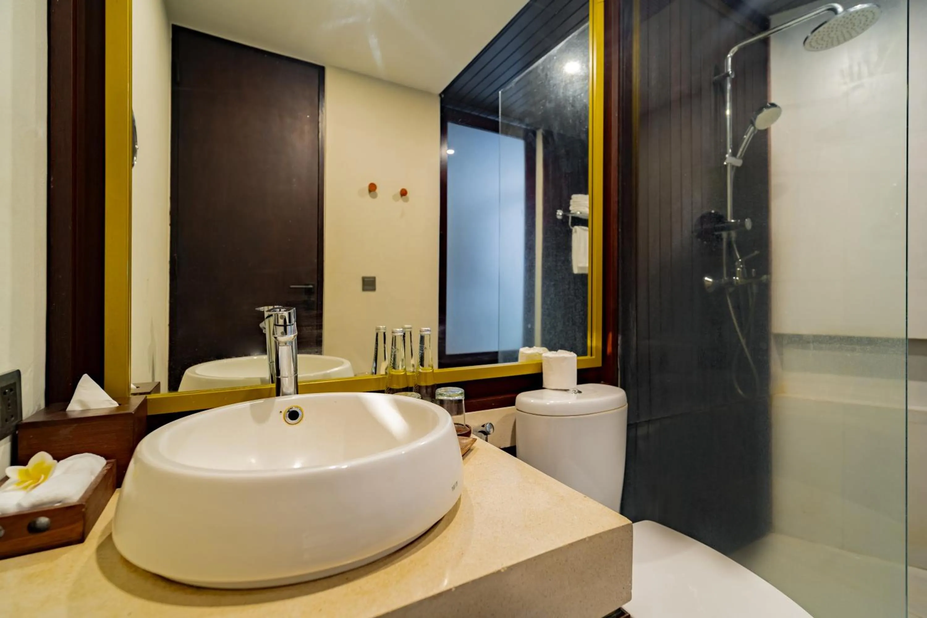 Shower in JAPA Suites & Villas