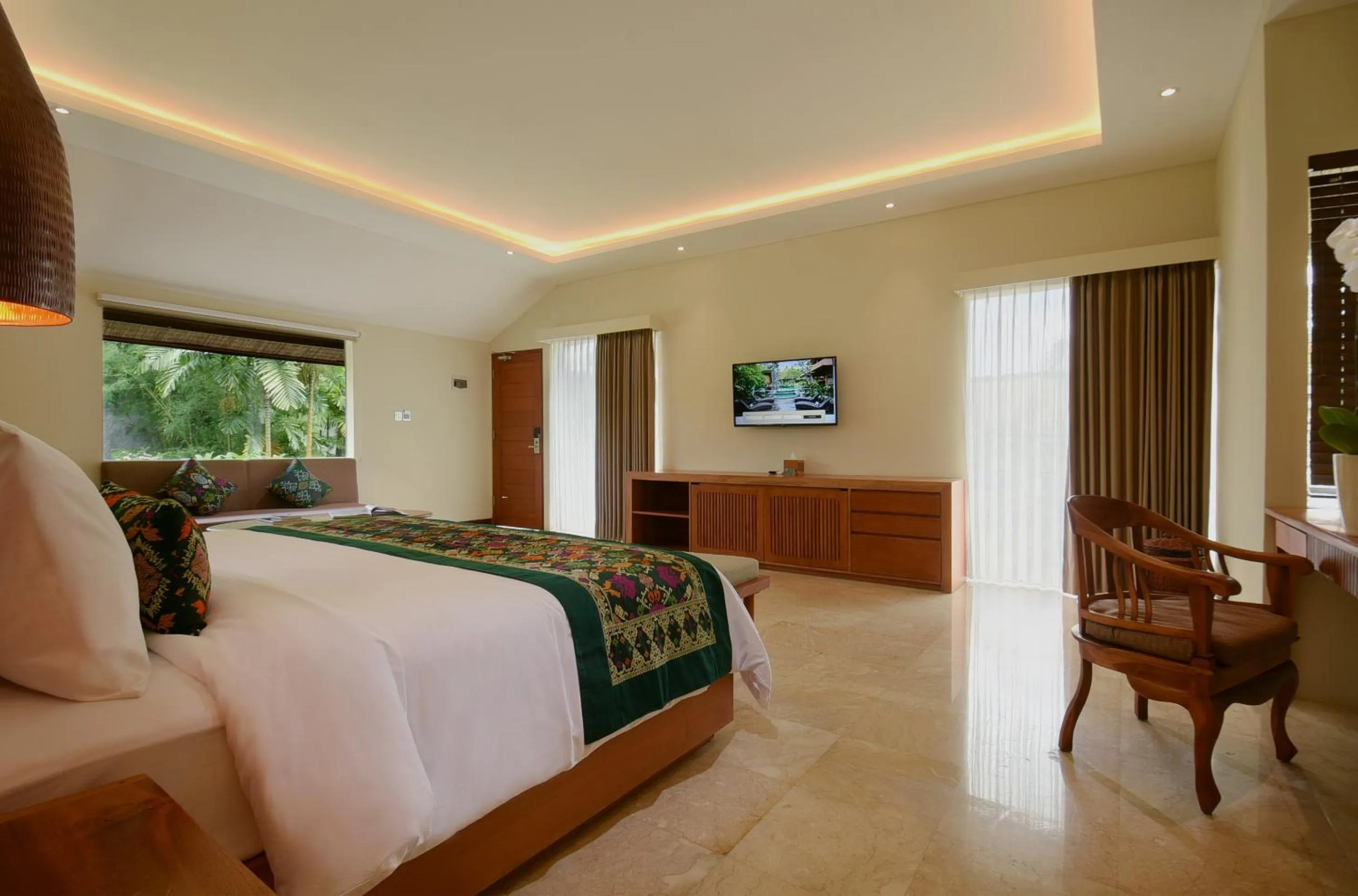 TV and multimedia, Bed in JAPA Suites & Villas