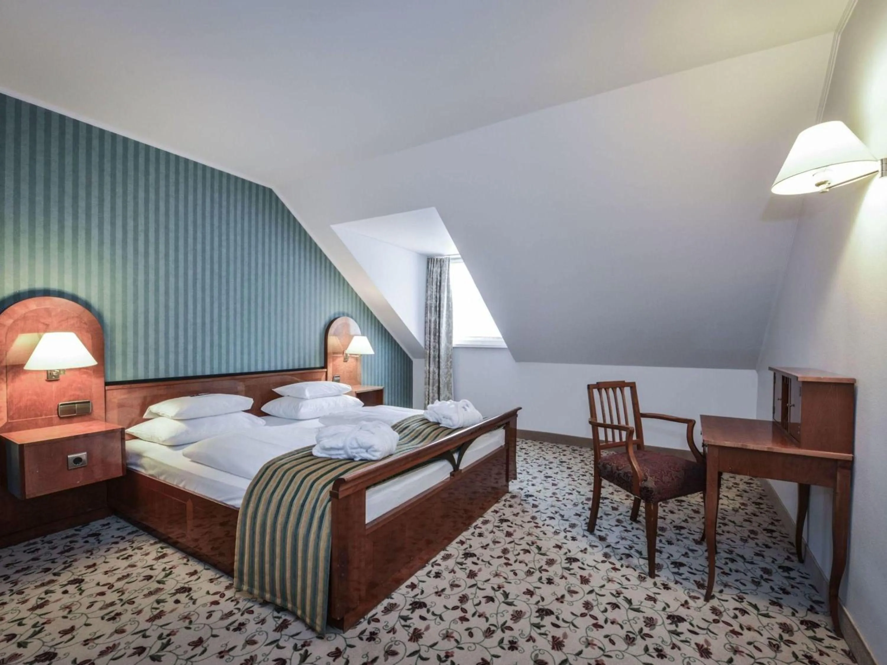 Bedroom, Bed in Mercure Grand Hotel Biedermeier Wien