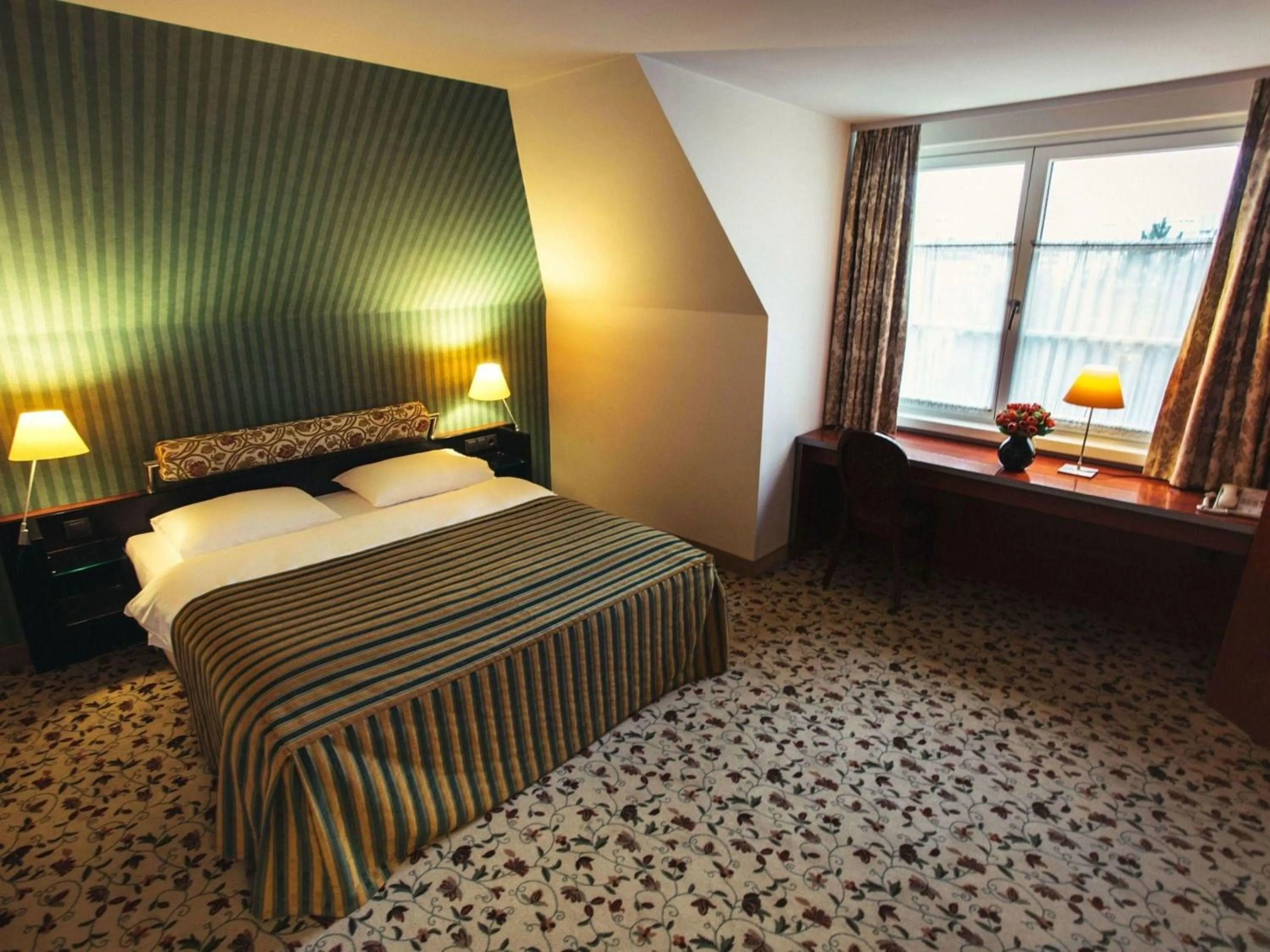 Bedroom, Bed in Mercure Grand Hotel Biedermeier Wien