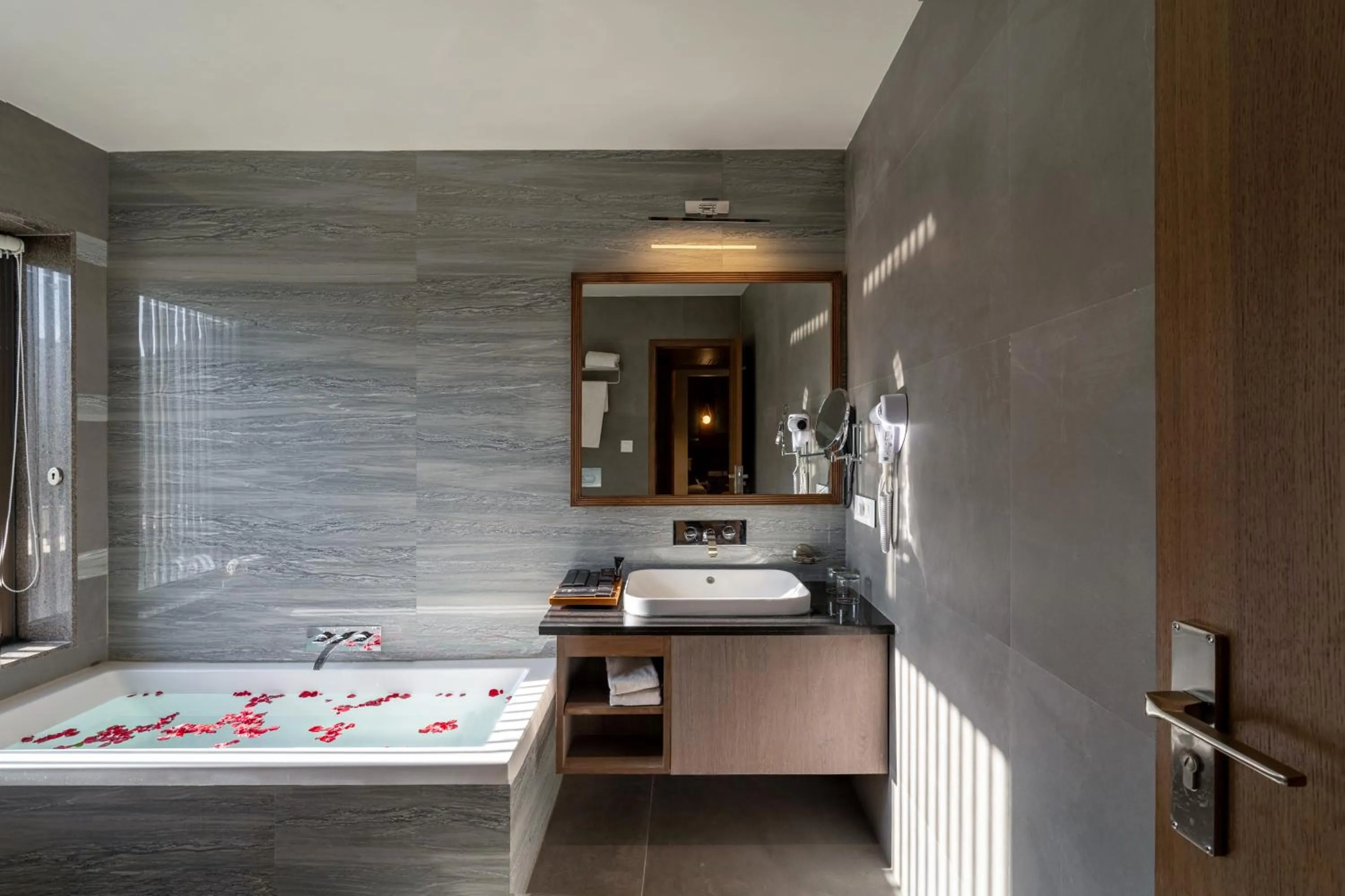 Bath, Bed in Stone Wood Premier Kumbhalgarh