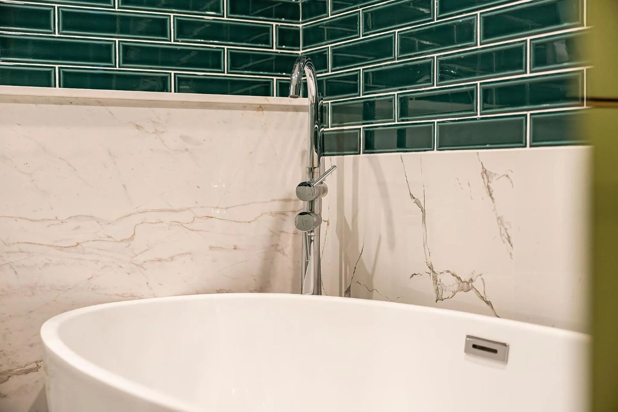 Brown Dot Hotel Signature