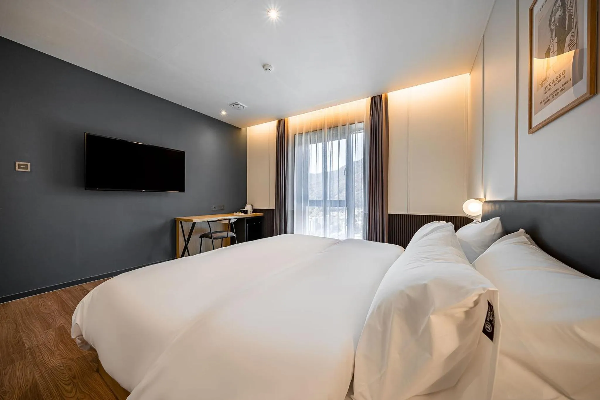 Bed in Brown Dot Hotel Signature