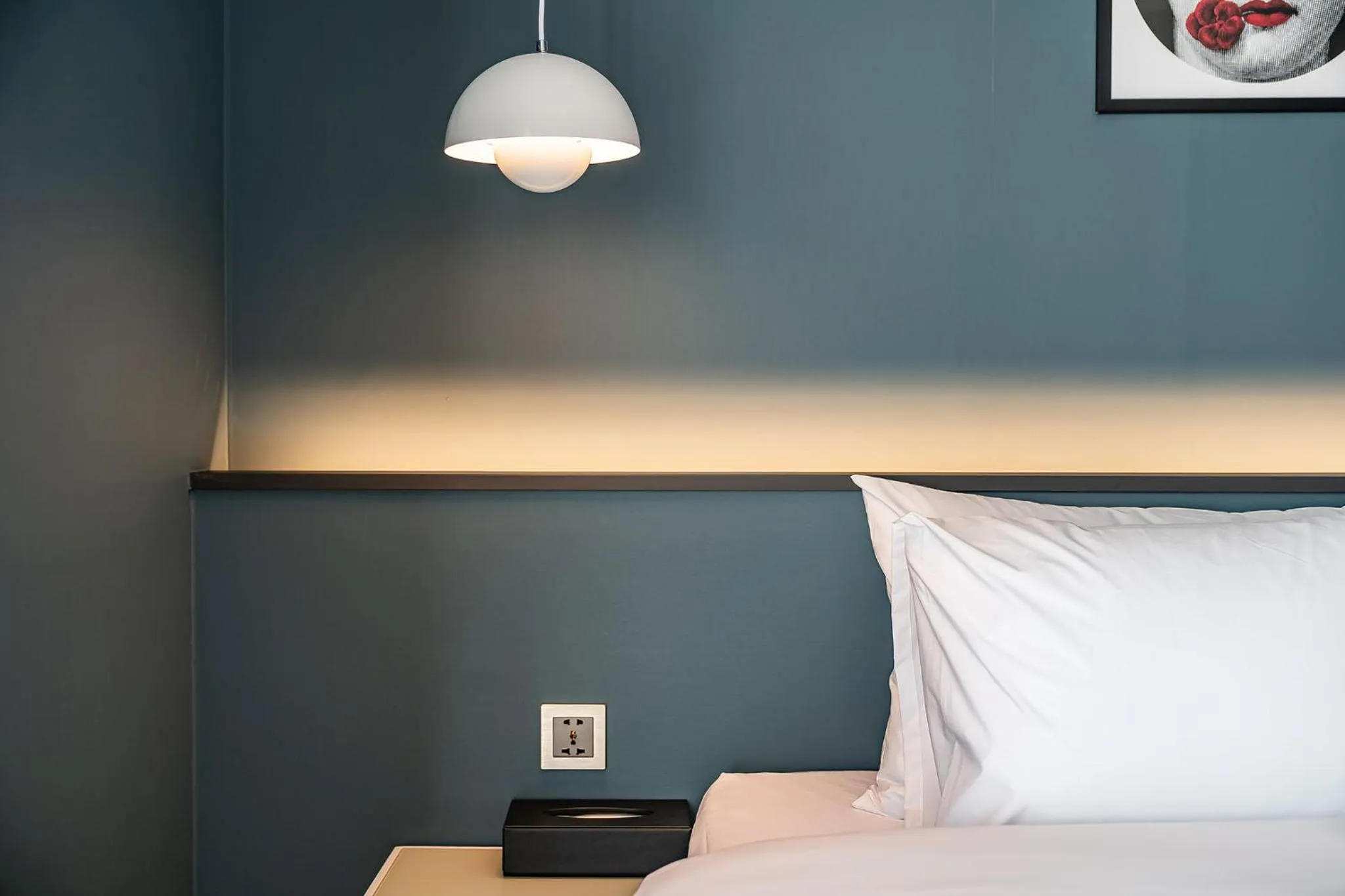 Bed in Brown Dot Hotel Signature