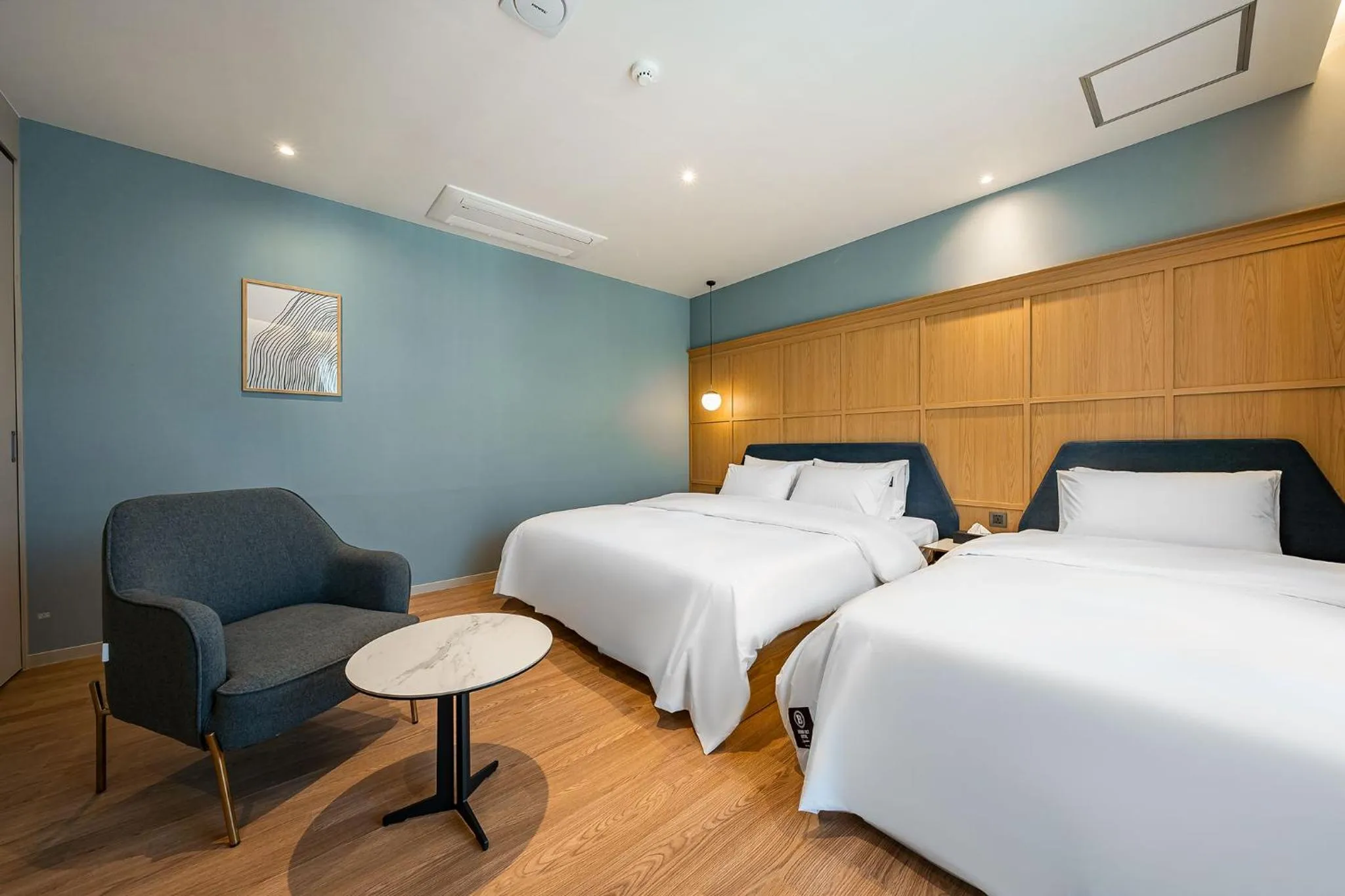 Bed in Brown Dot Hotel Signature