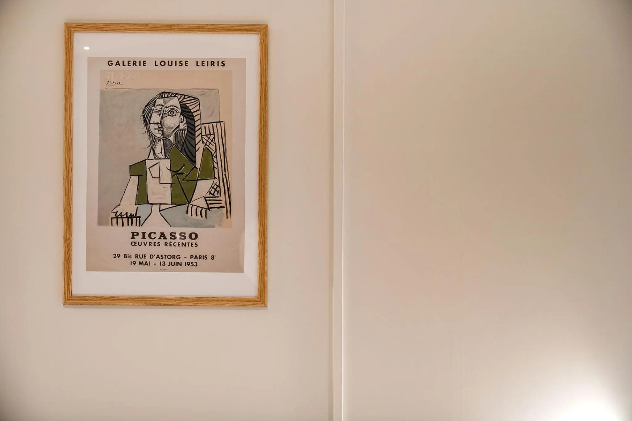 Brown Dot Hotel Signature