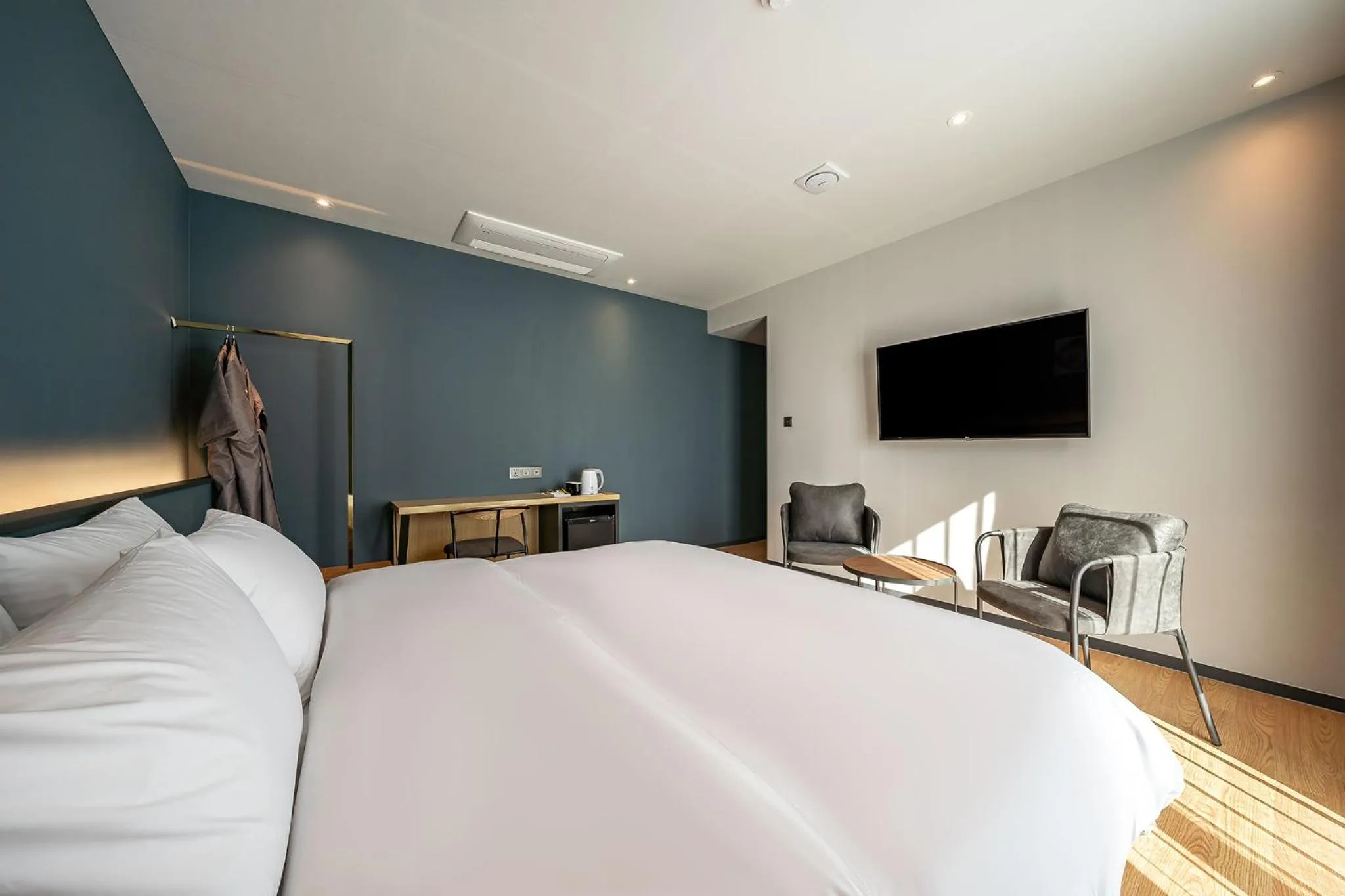 Bed in Brown Dot Hotel Signature