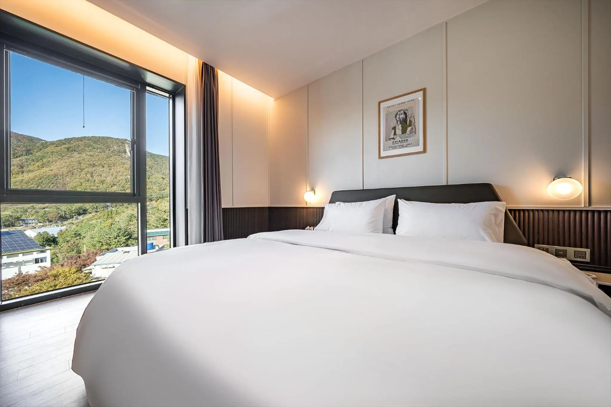 Bed in Brown Dot Hotel Signature