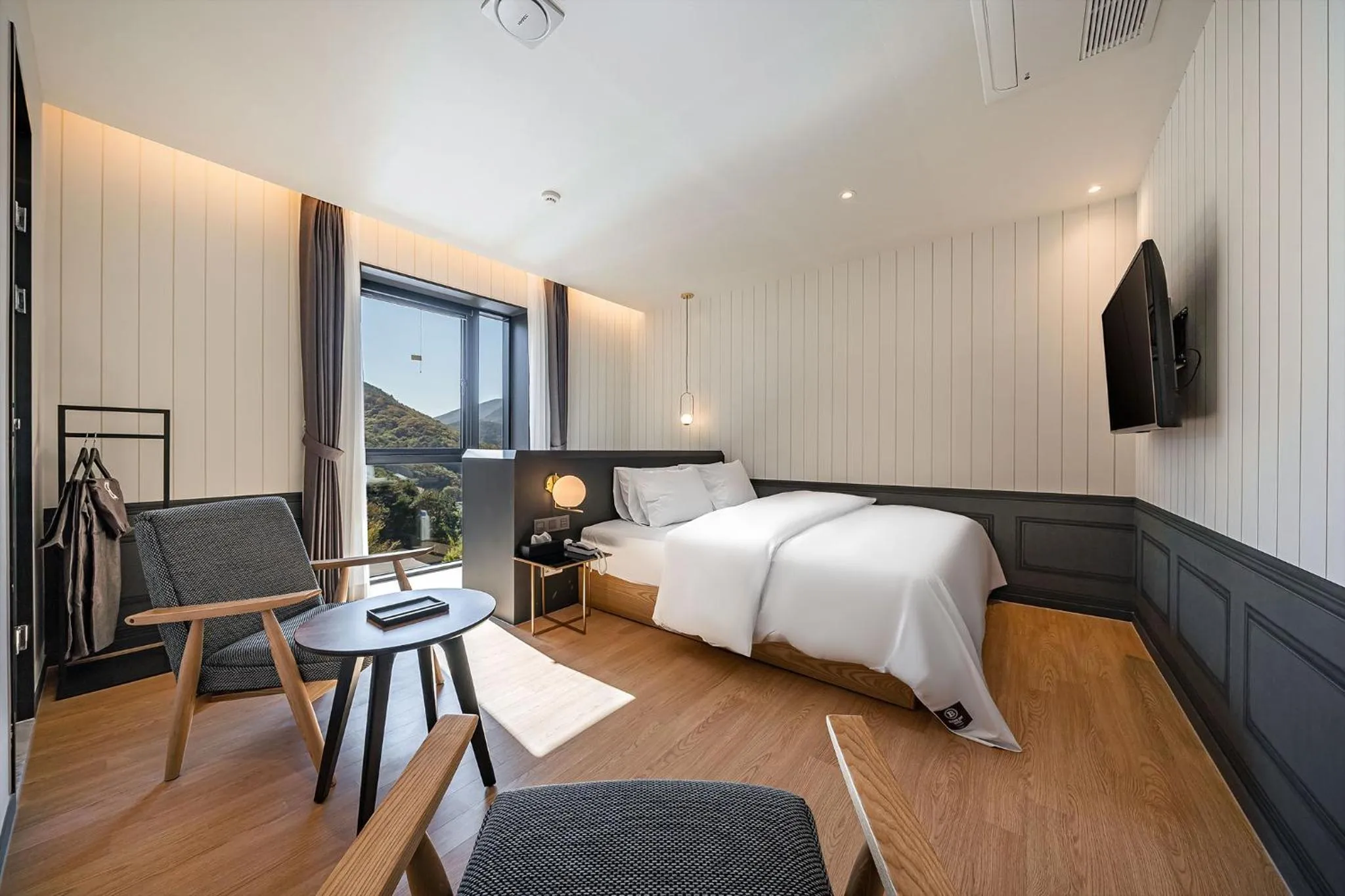 Bed in Brown Dot Hotel Signature