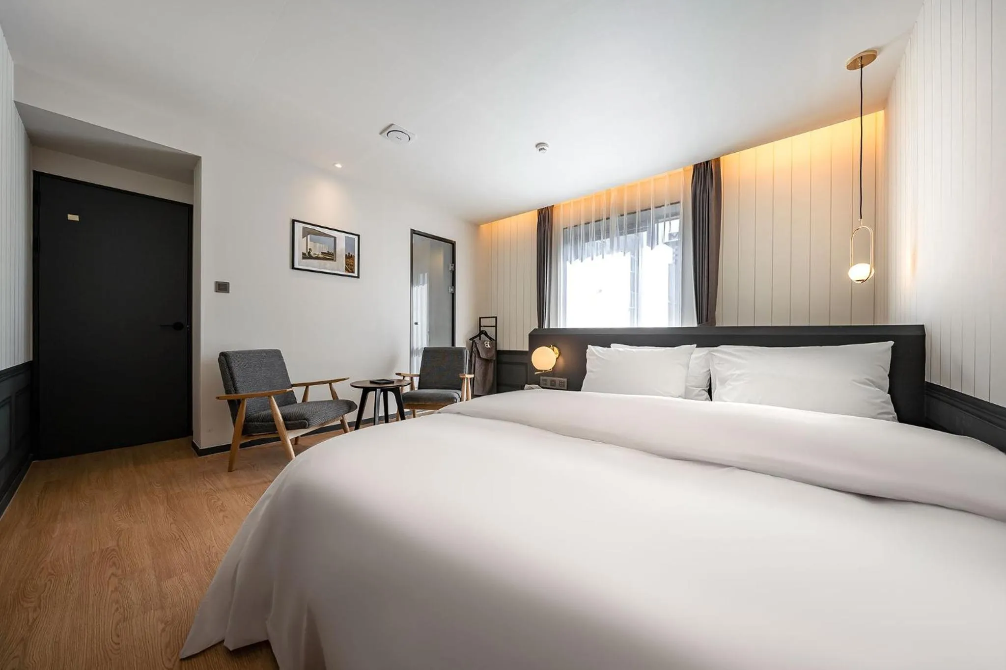 Bed in Brown Dot Hotel Signature