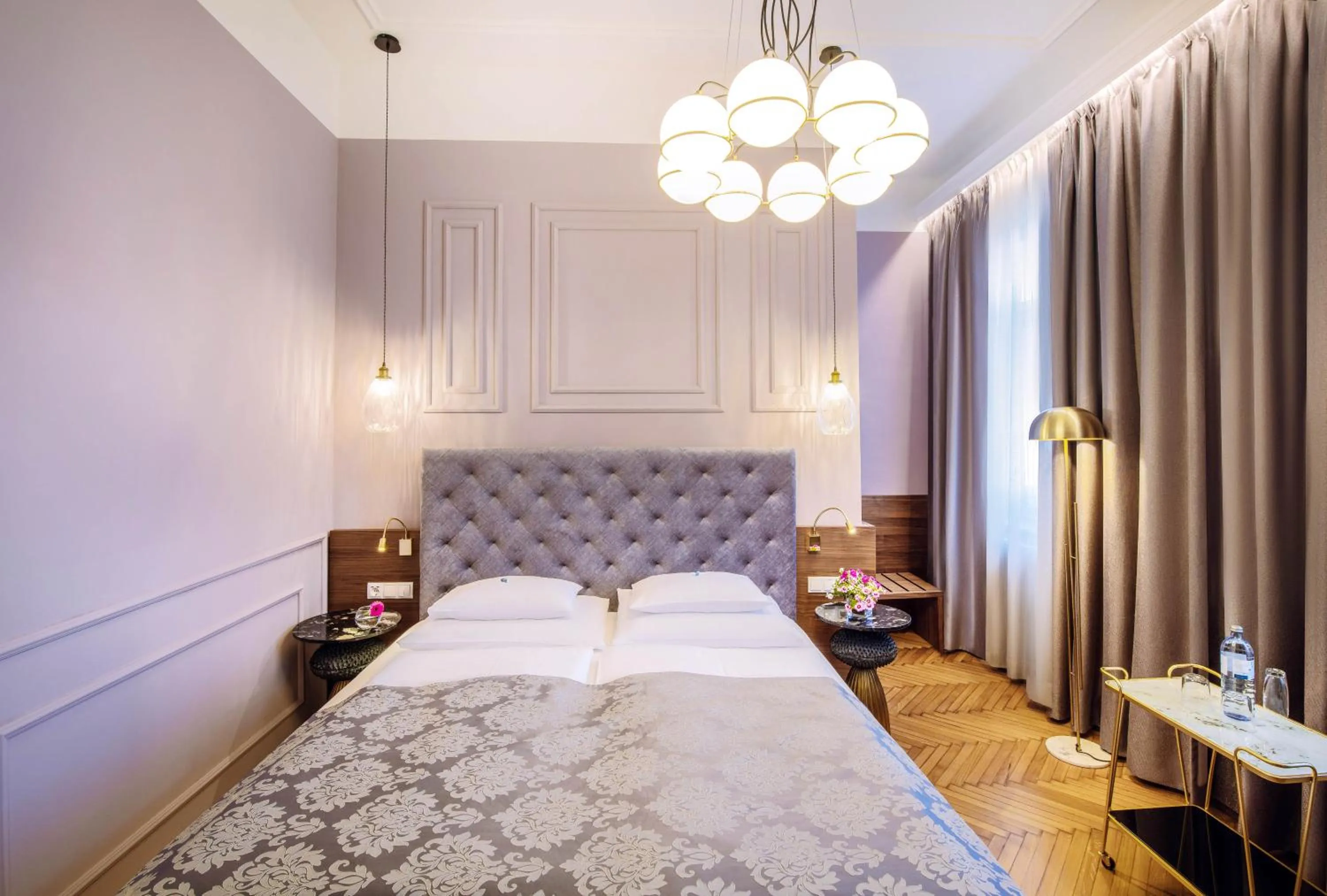 Photo of the whole room, Bed in BoutiqueHOTEL Donauwalzer