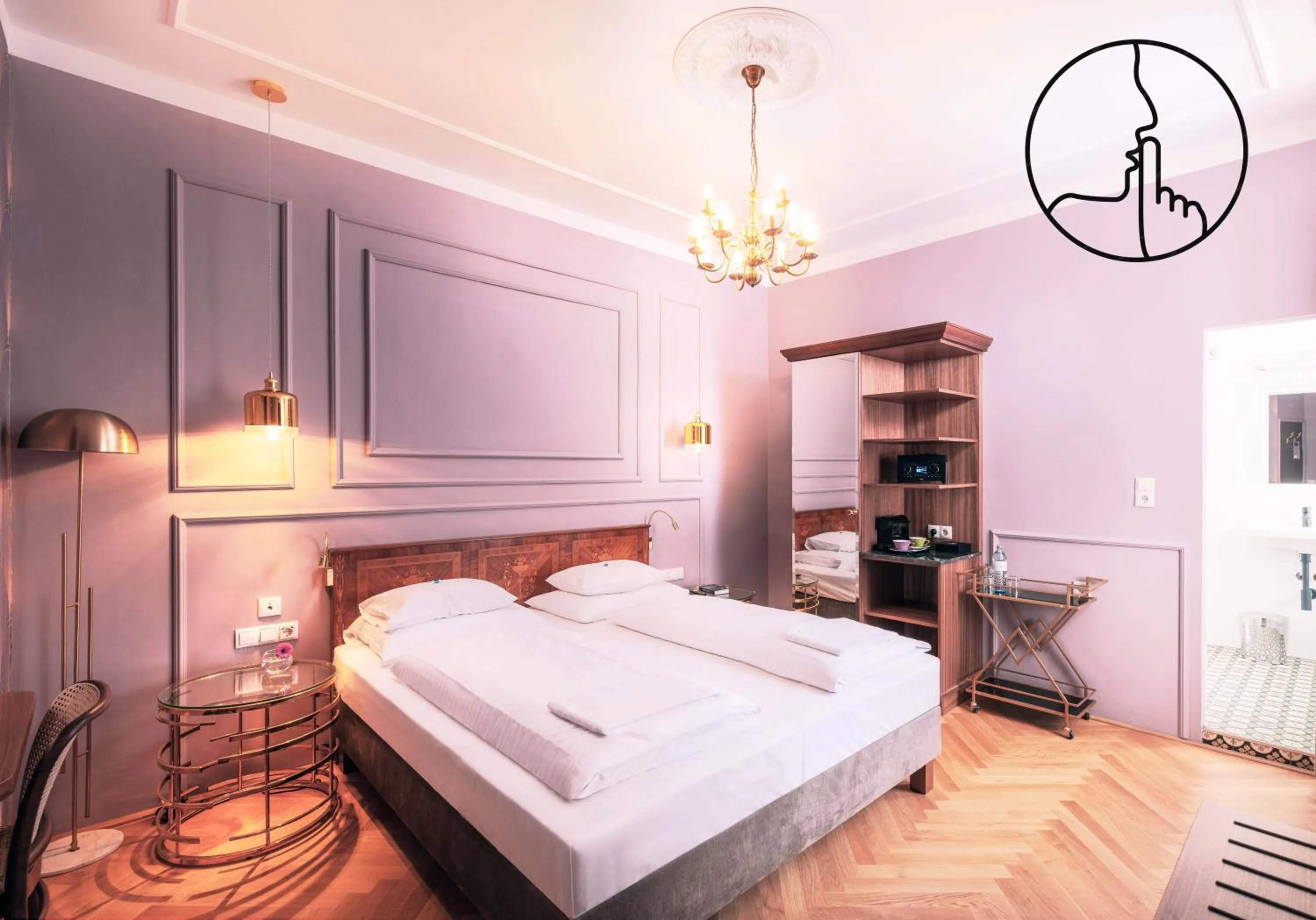 Photo of the whole room, Bed in BoutiqueHOTEL Donauwalzer