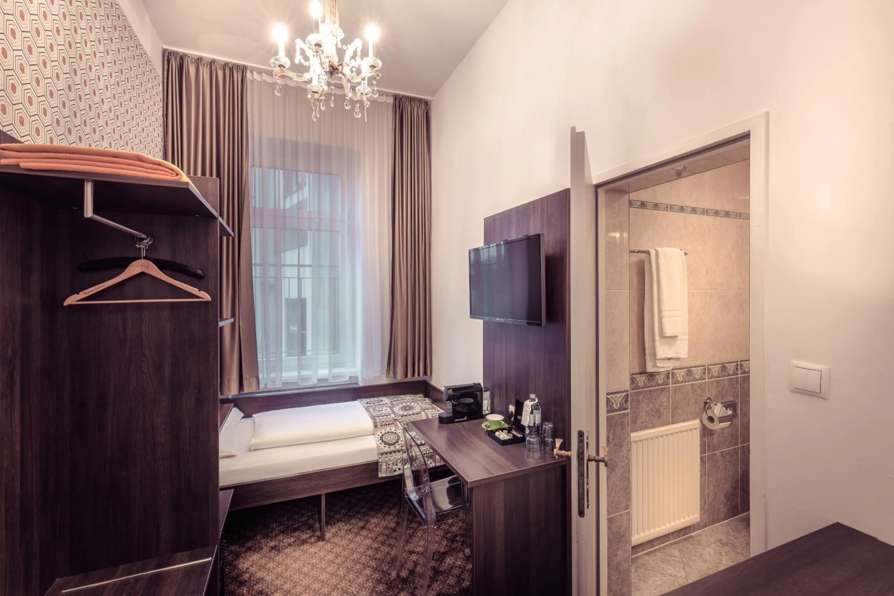 Bedroom, Bed in BoutiqueHOTEL Donauwalzer