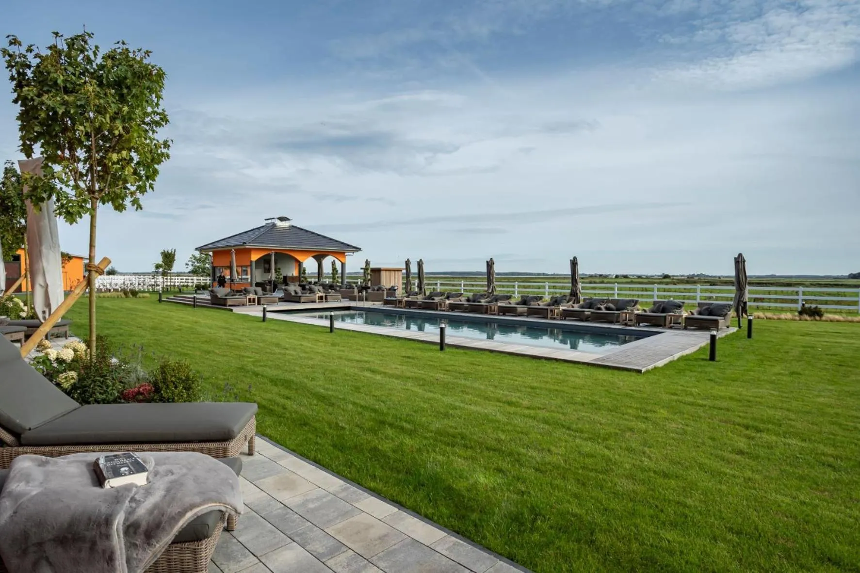 Pool view in Luxus Resort Rügen Residenz Kubitzer Bodden