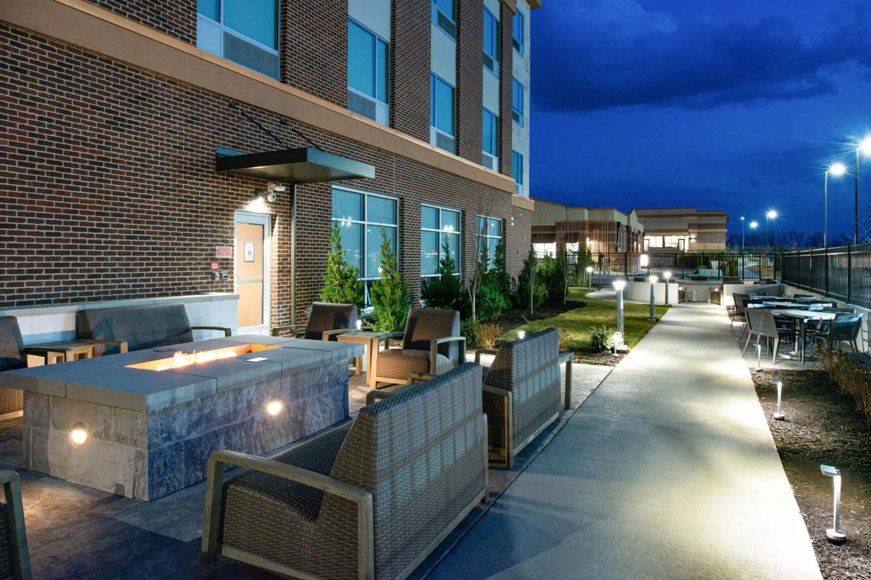 Restaurant/places to eat in Four Points by Sheraton Kansas City Olathe