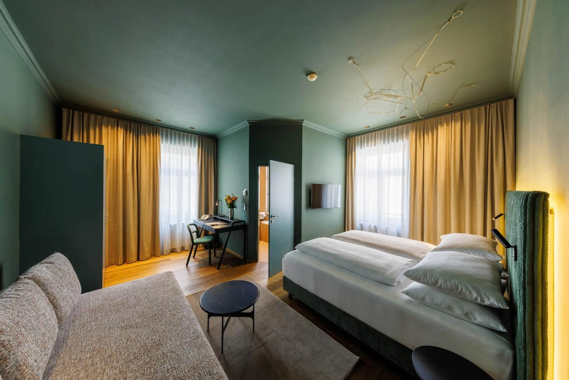 Photo of the whole room, Bed in Der Wilhelmshof