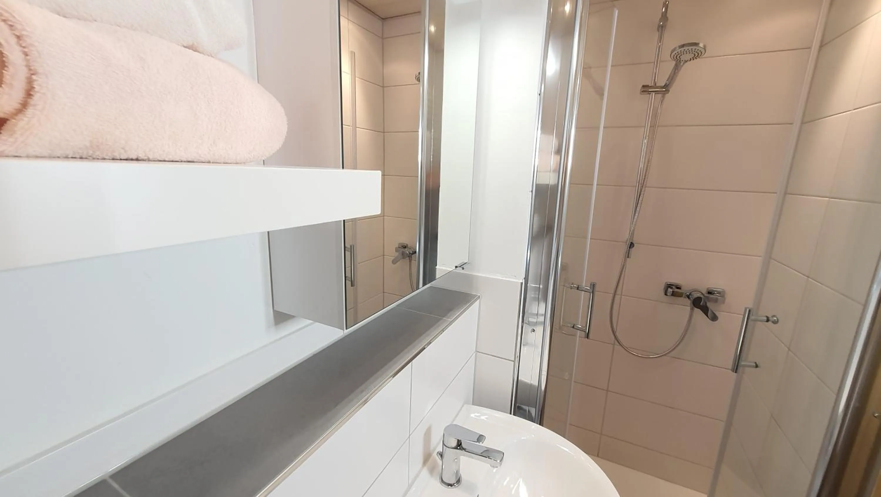 Shower in Hotel Schneiderhof