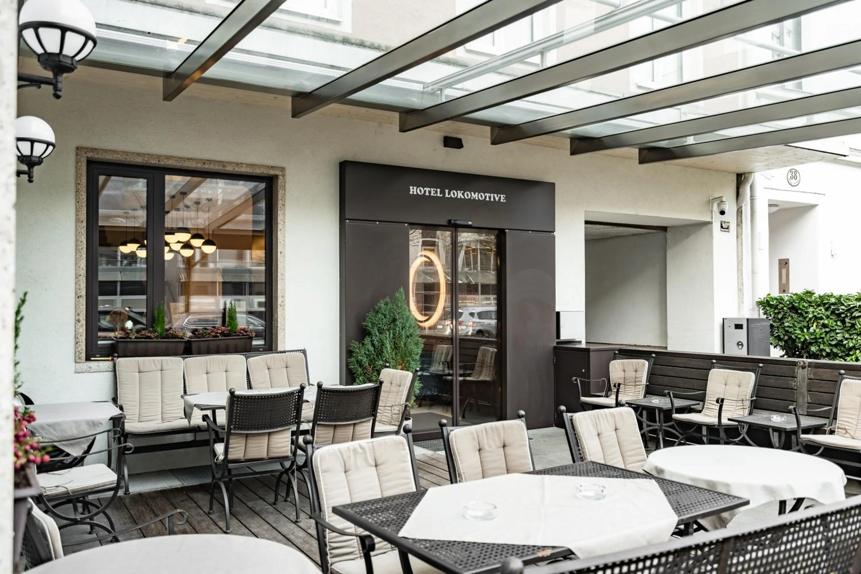 Facade/entrance in Hotel Lokomotive