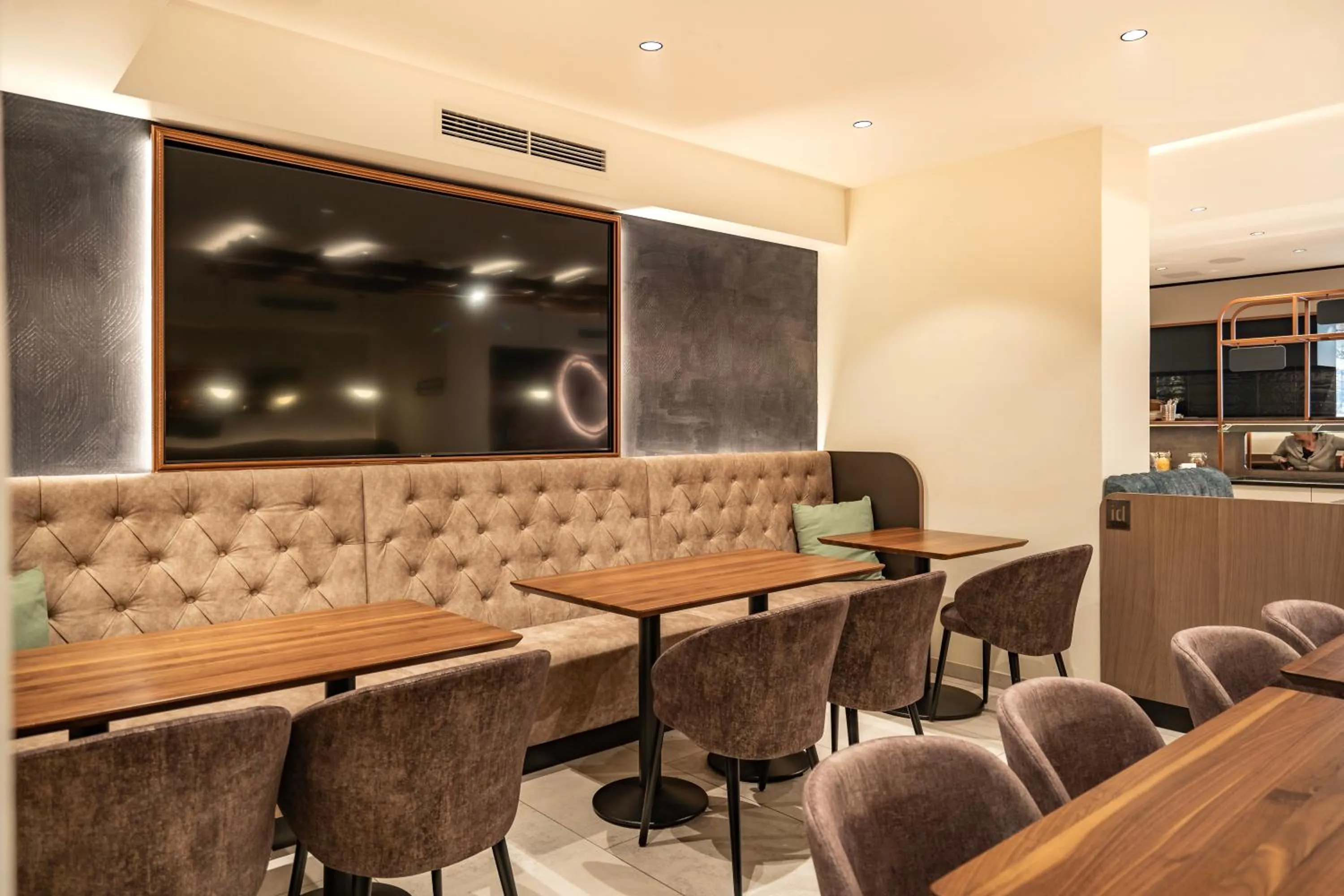 Restaurant/places to eat in Hotel Lokomotive