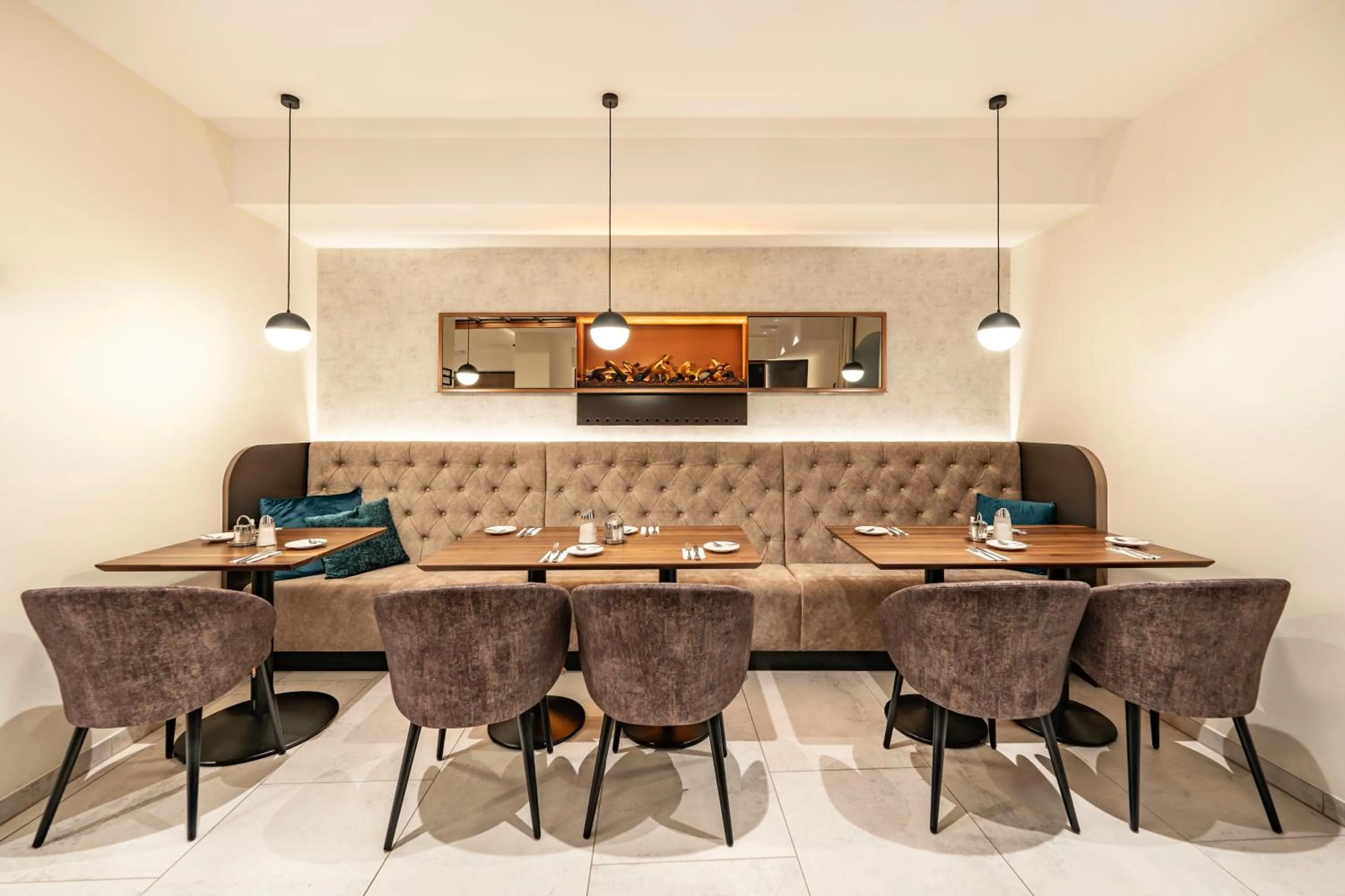 Restaurant/places to eat in Hotel Lokomotive